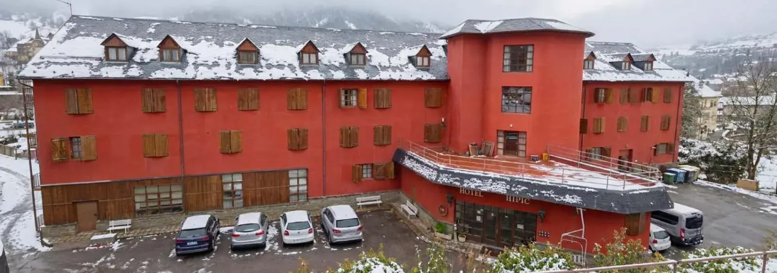 Property building in Hotel Hipic Property building in Hotel Hipic