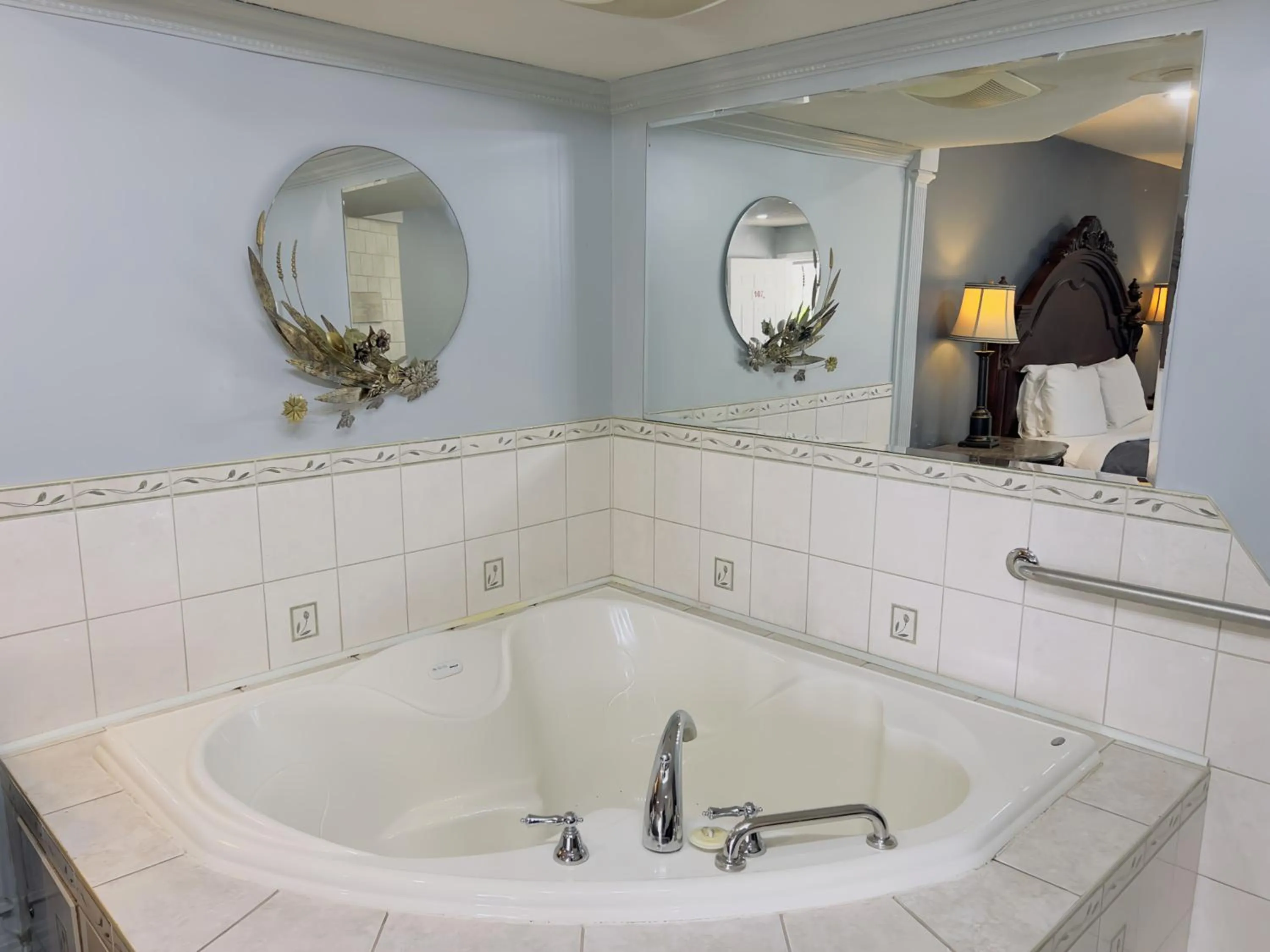 First Canada Hotel Cornwall Hwy 401 ON