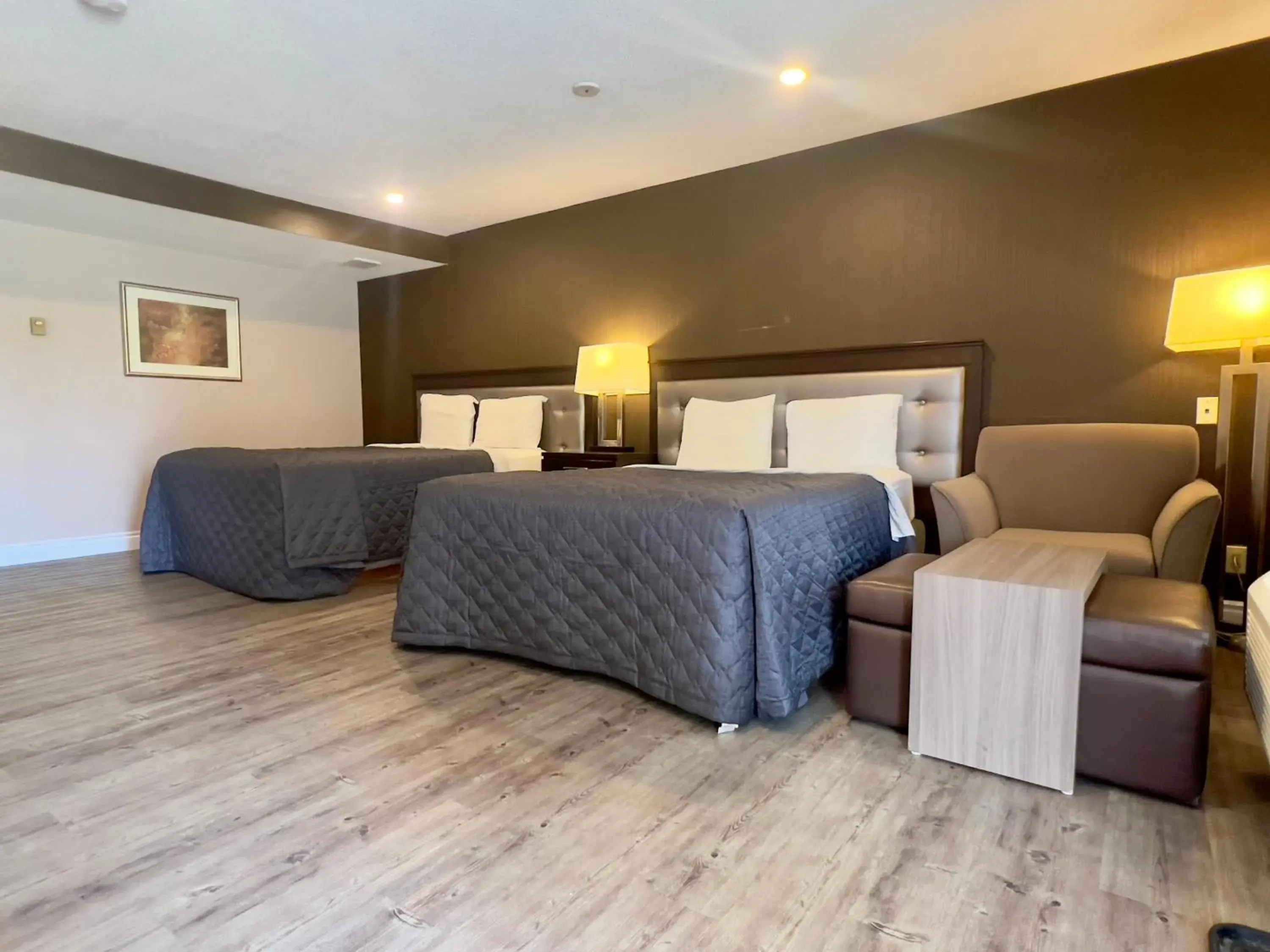 Bed in First Canada Hotel Cornwall Hwy 401 ON Bed in First Canada Hotel Cornwall Hwy 401 ON