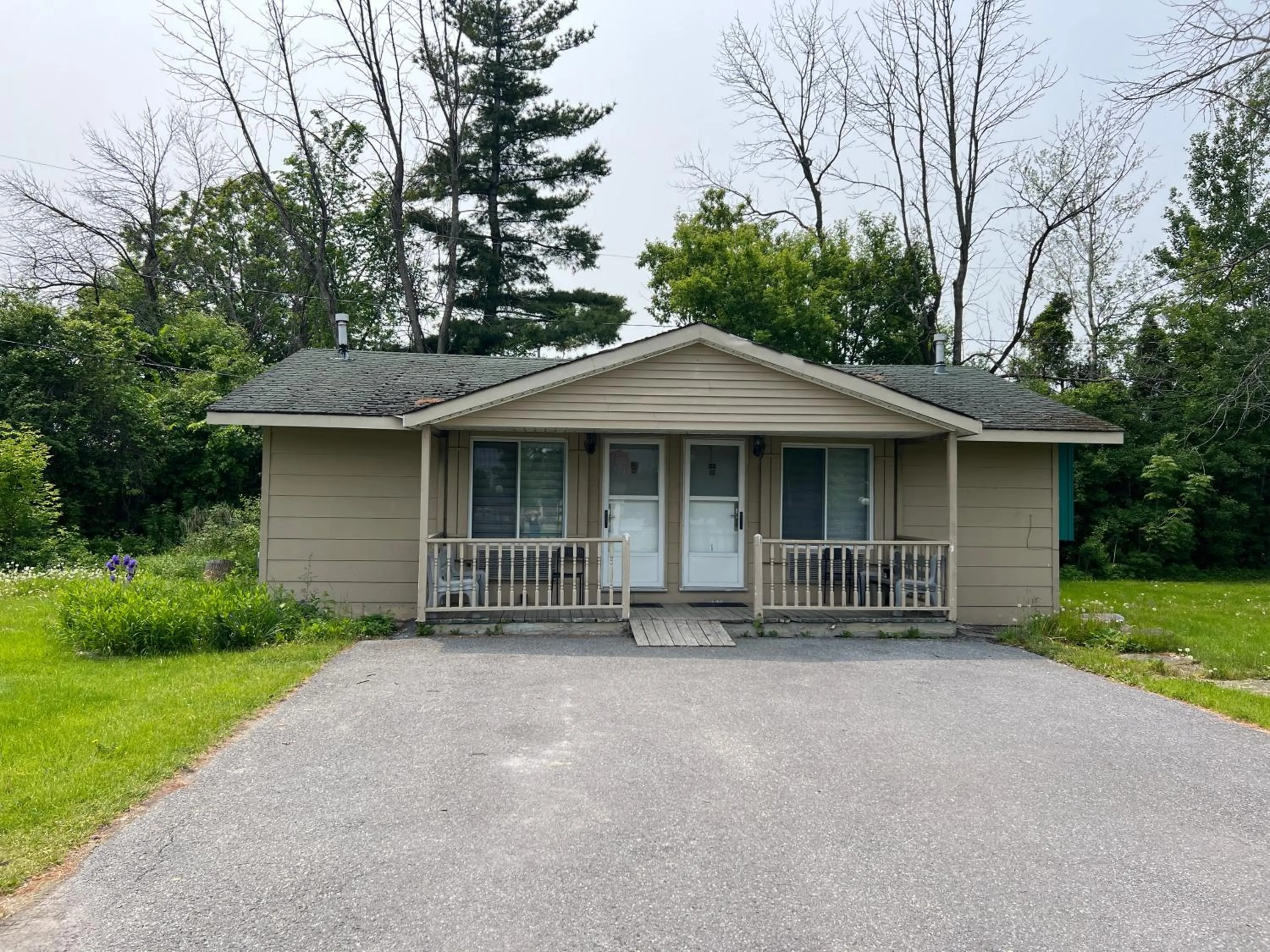 First Canada Hotel Cornwall Hwy 401 ON