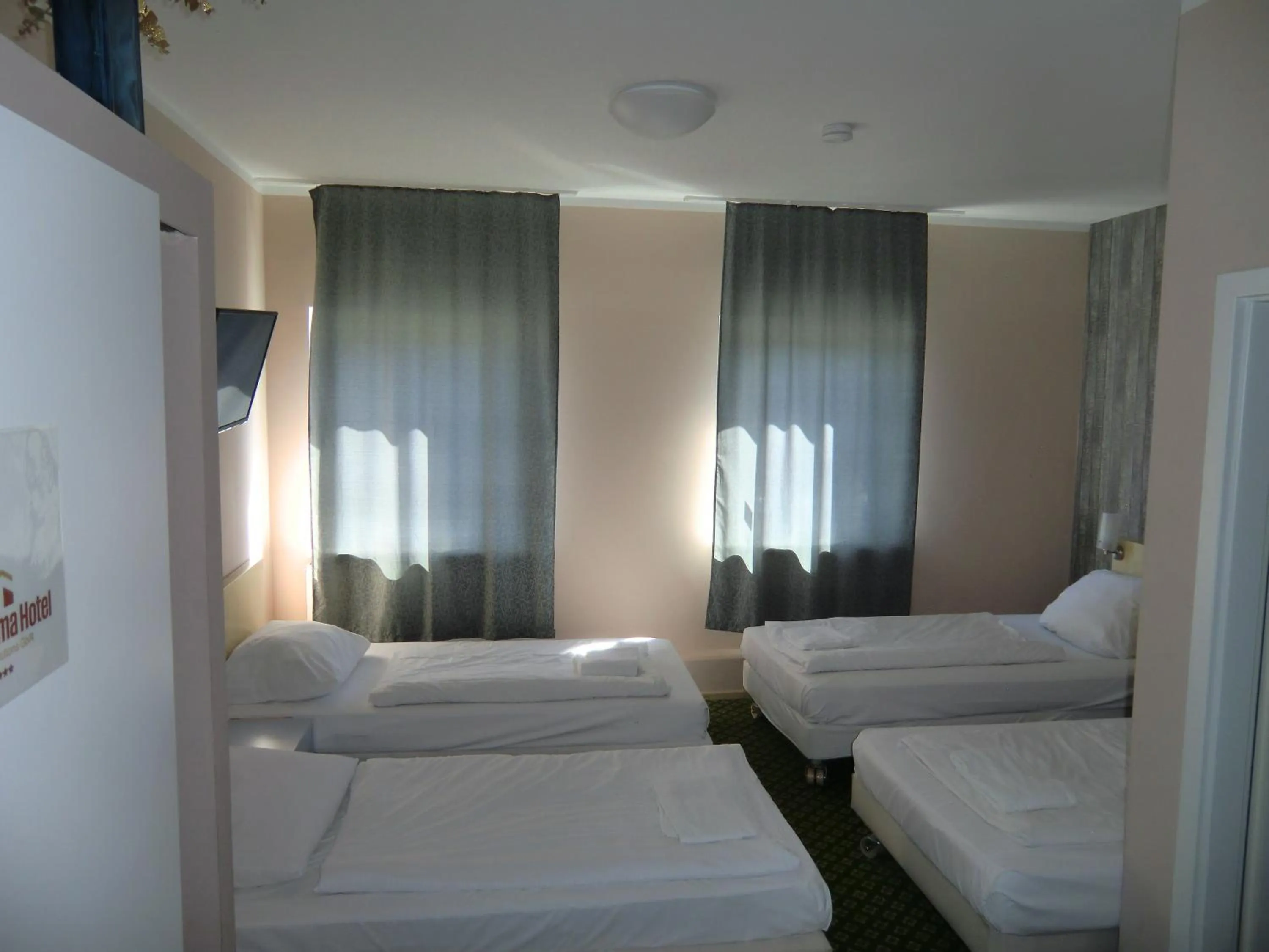 Photo of the whole room, Bed in Panorama Hotel Frankfurt Offenbach Süd
