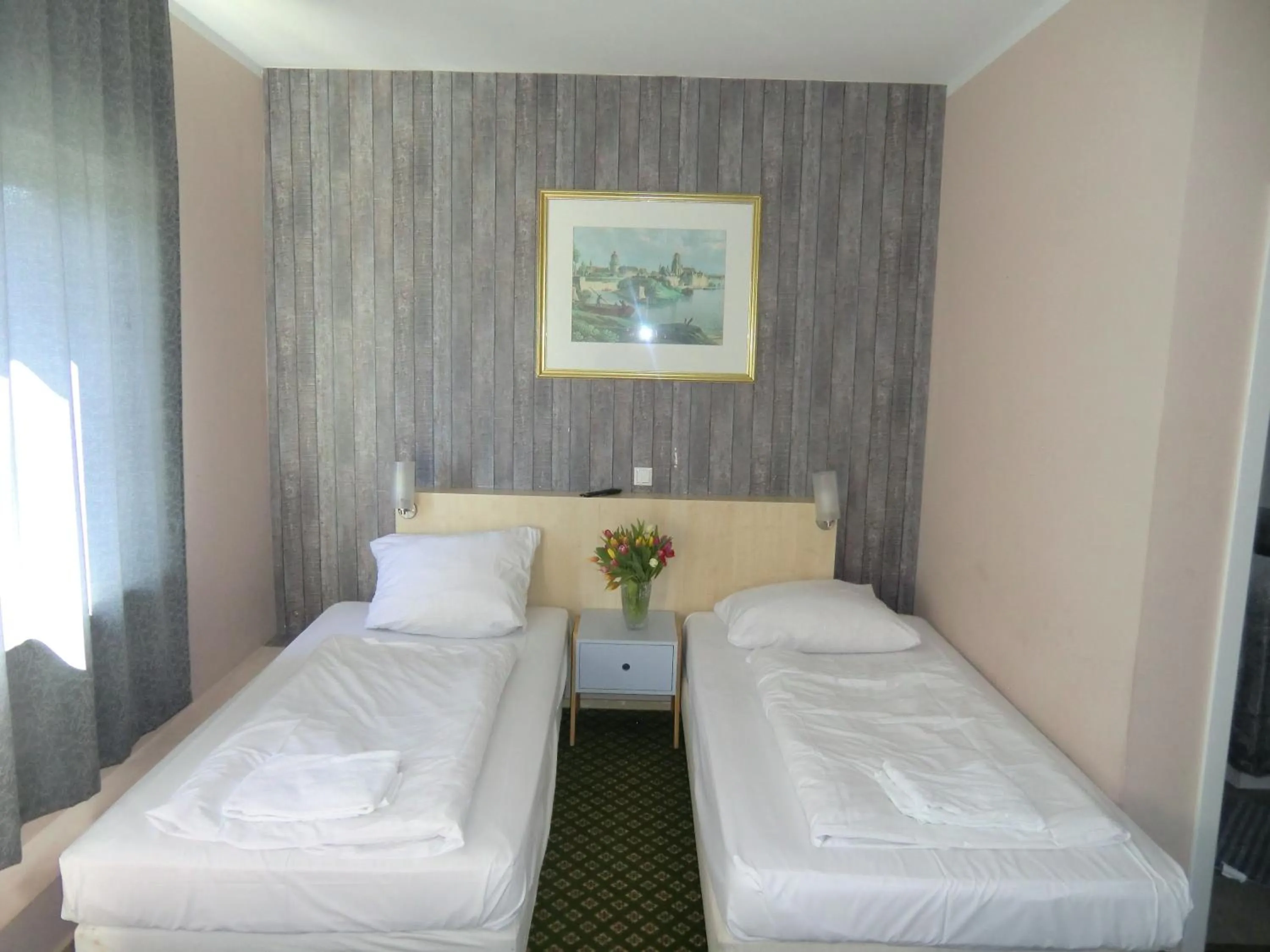 Photo of the whole room, Bed in Panorama Hotel Frankfurt Offenbach Süd