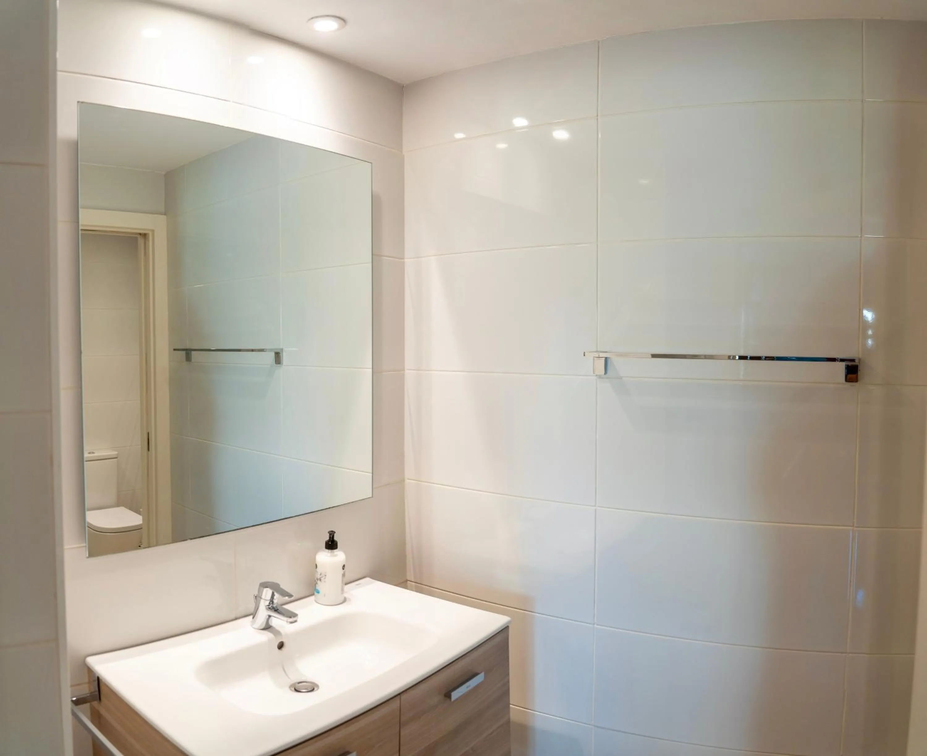 Shower in Apartaments Turístics Residencia Vila Nova