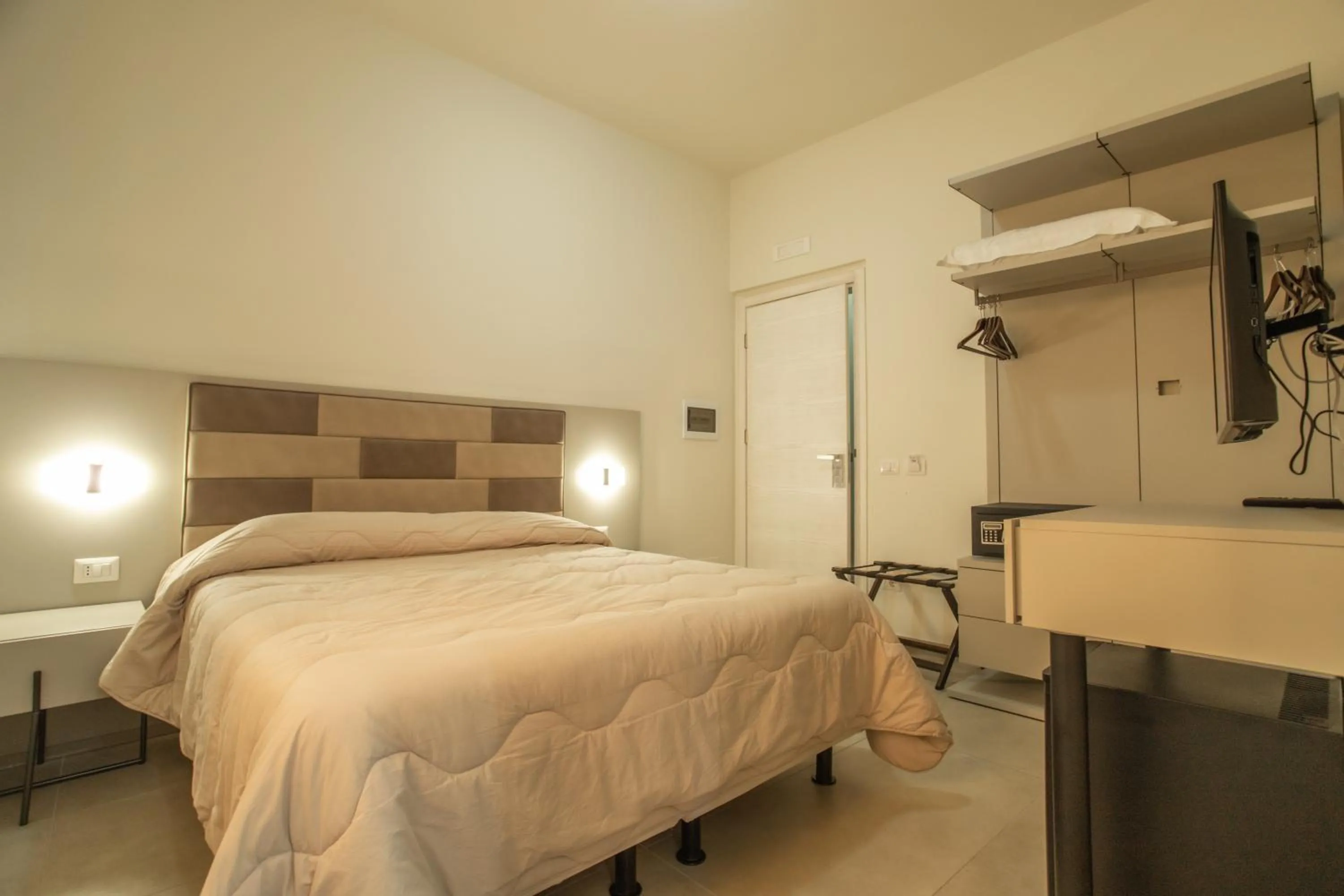 Facility for disabled guests, Bed in Hotel Nautic