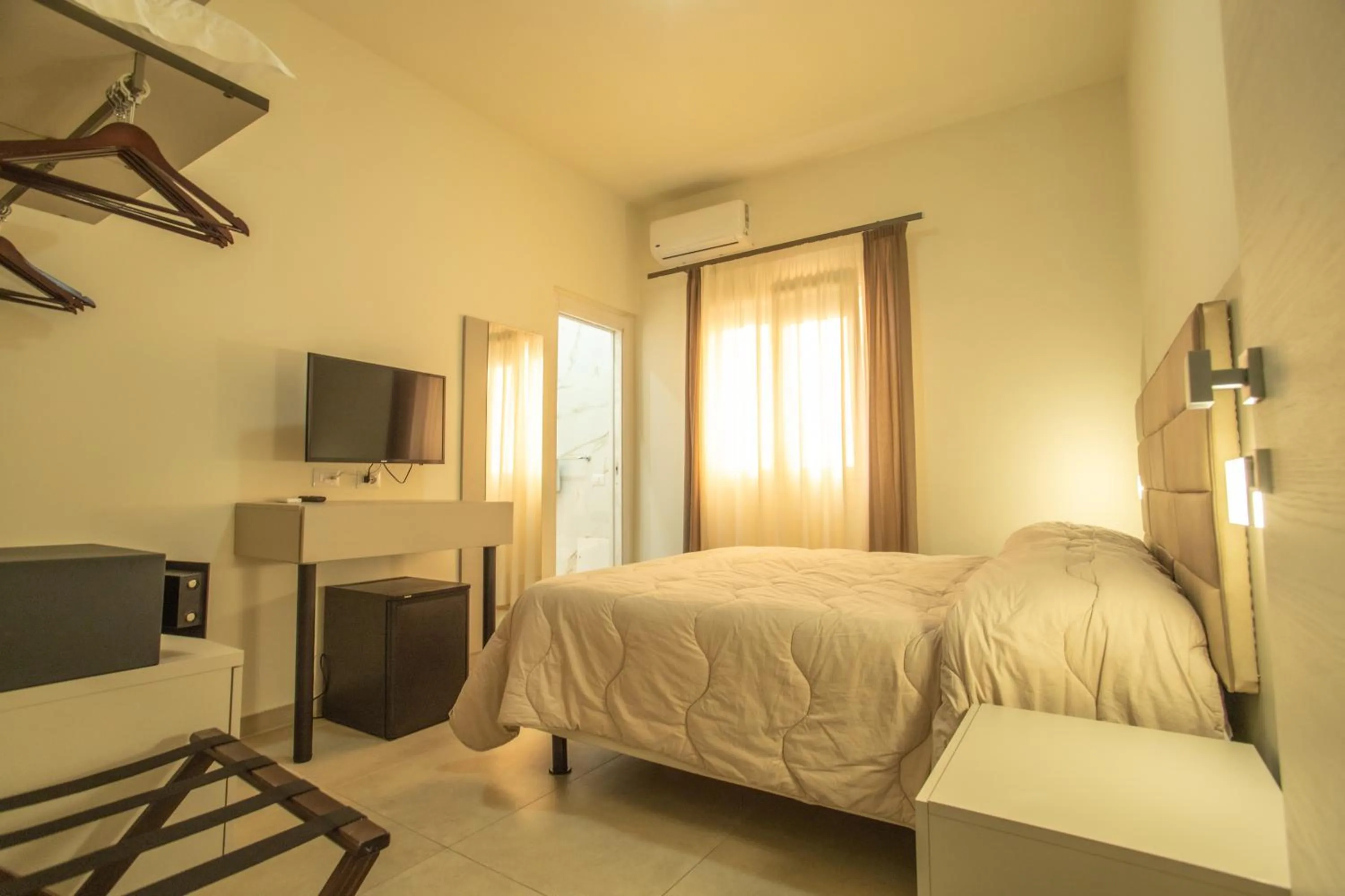 Facility for disabled guests, Bed in Hotel Nautic