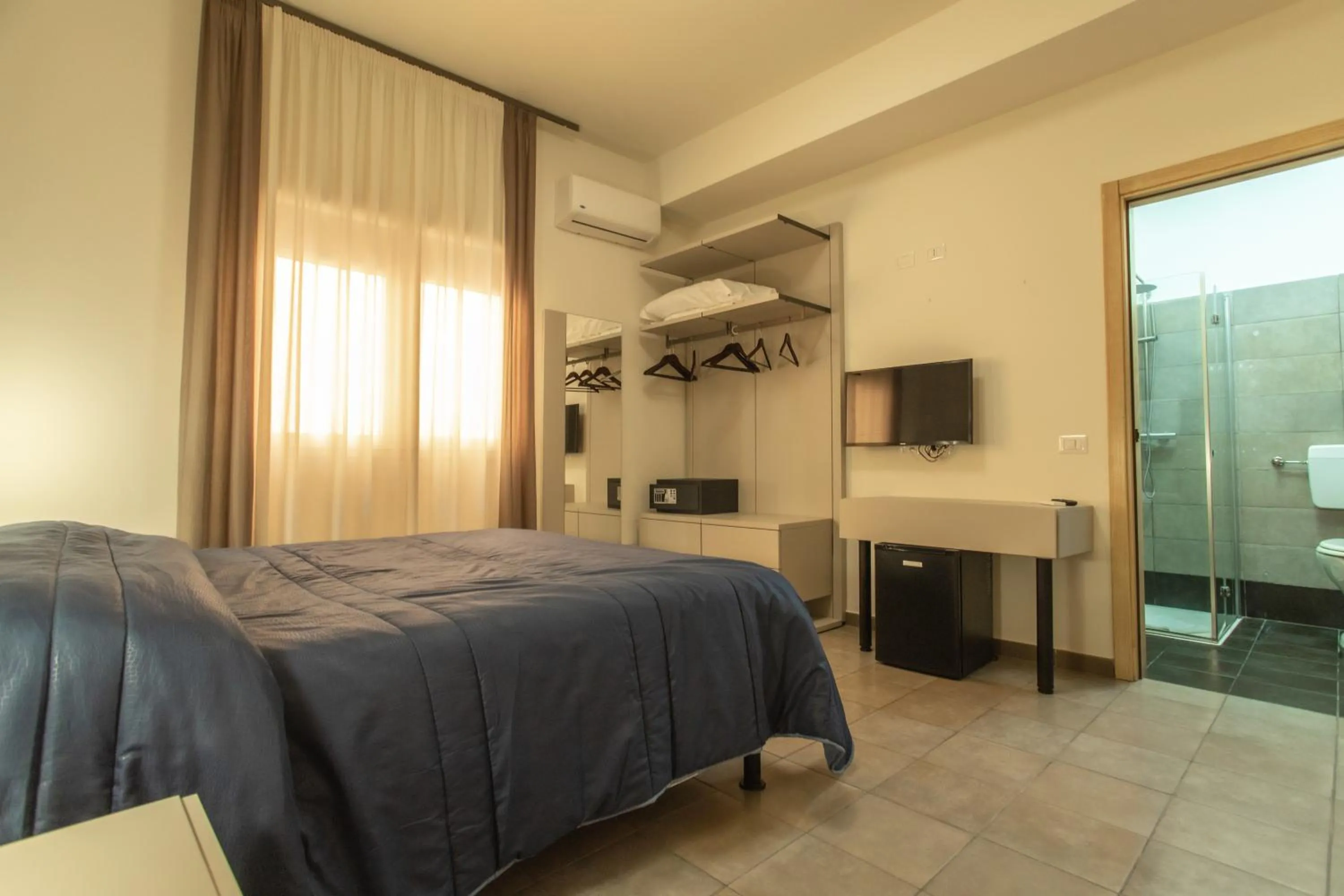 Facility for disabled guests, Bed in Hotel Nautic