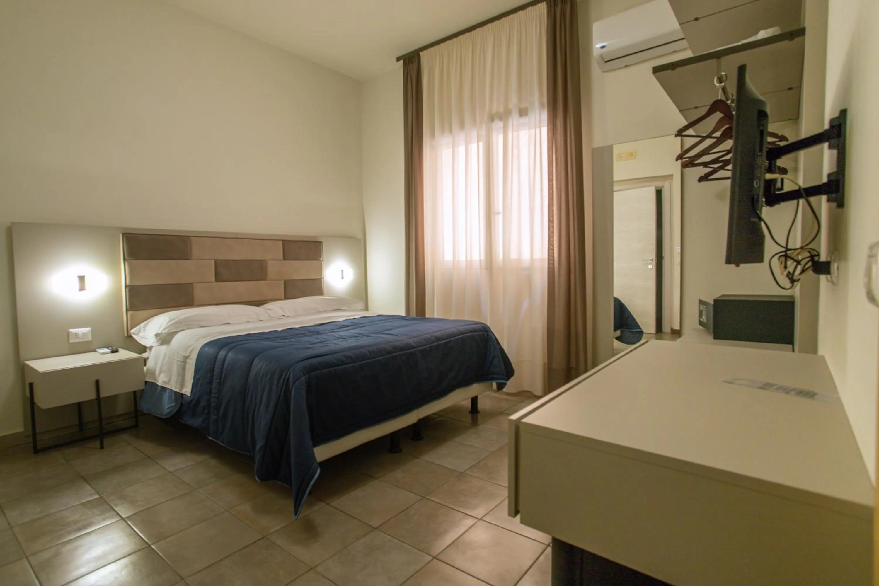 Facility for disabled guests, Bed in Hotel Nautic