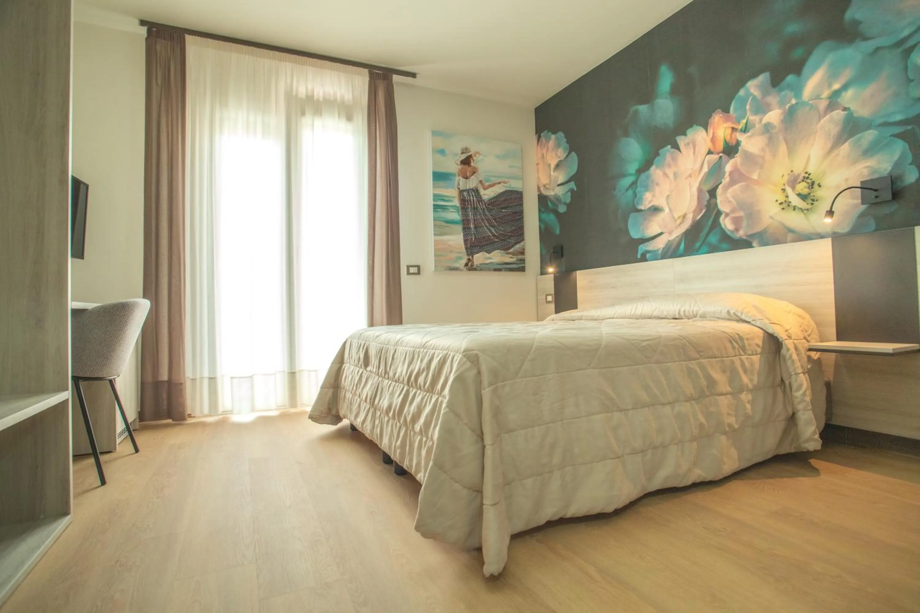 Balcony/Terrace, Bed in Hotel Nautic