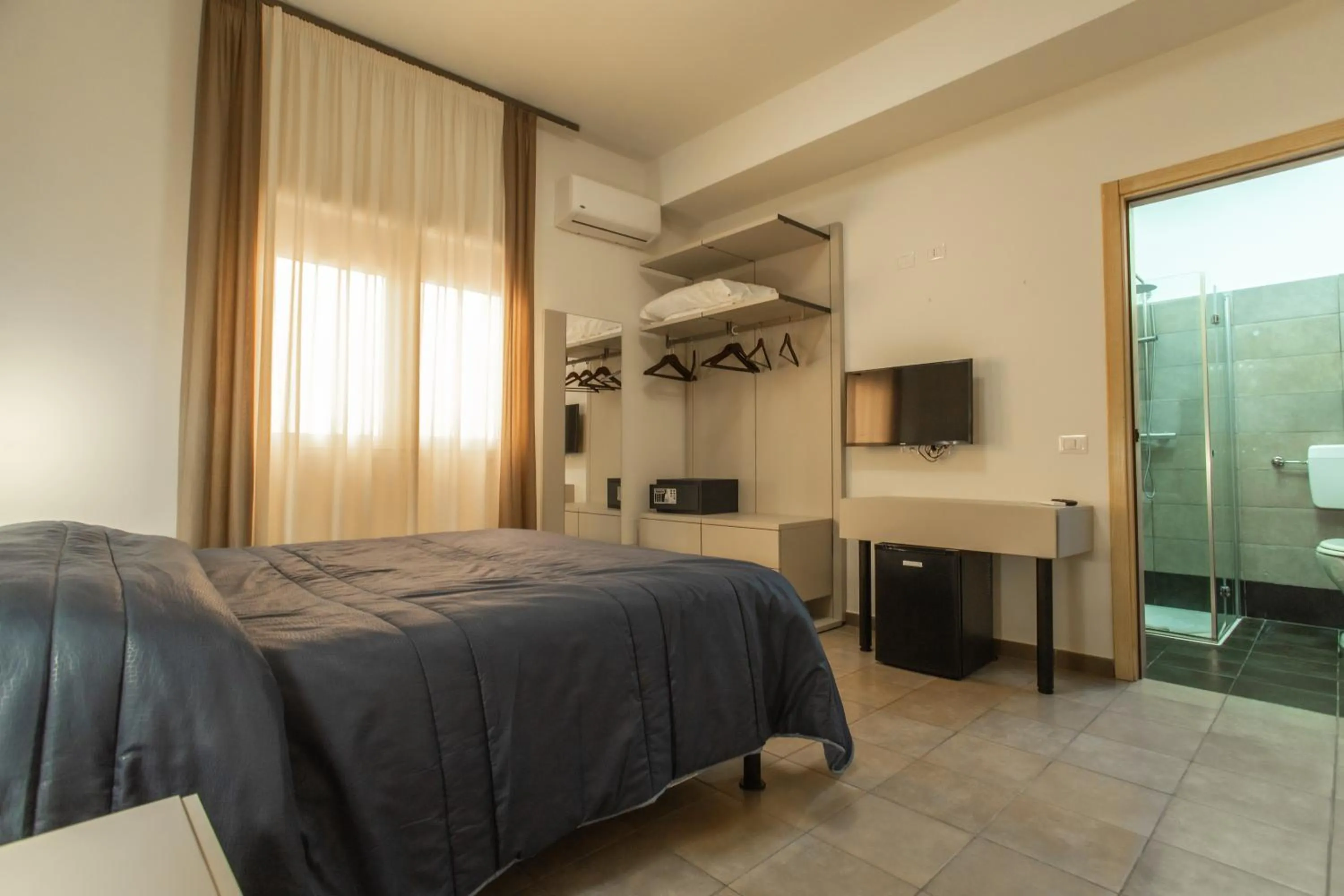Facility for disabled guests, Bed in Hotel Nautic