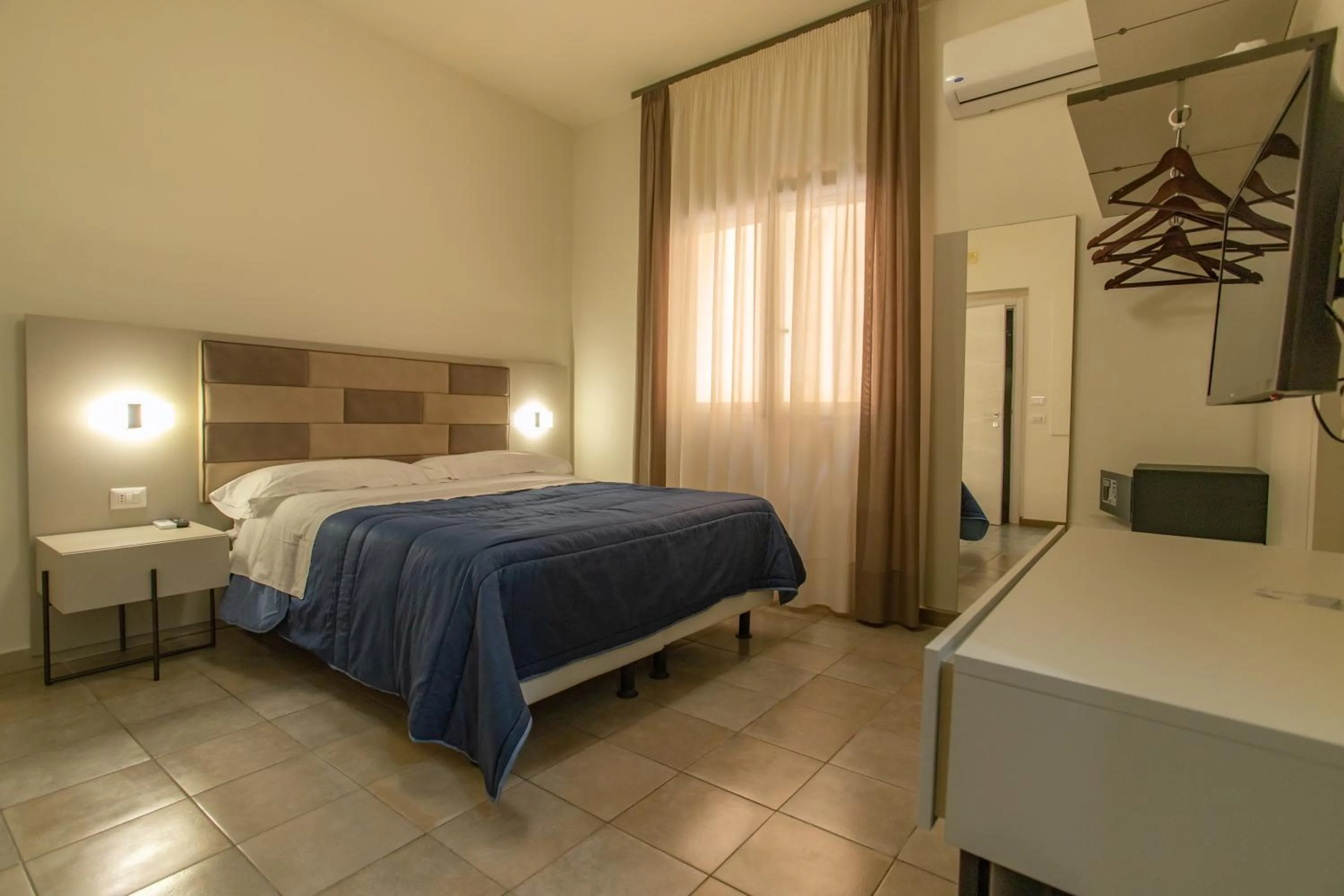 Facility for disabled guests, Bed in Hotel Nautic