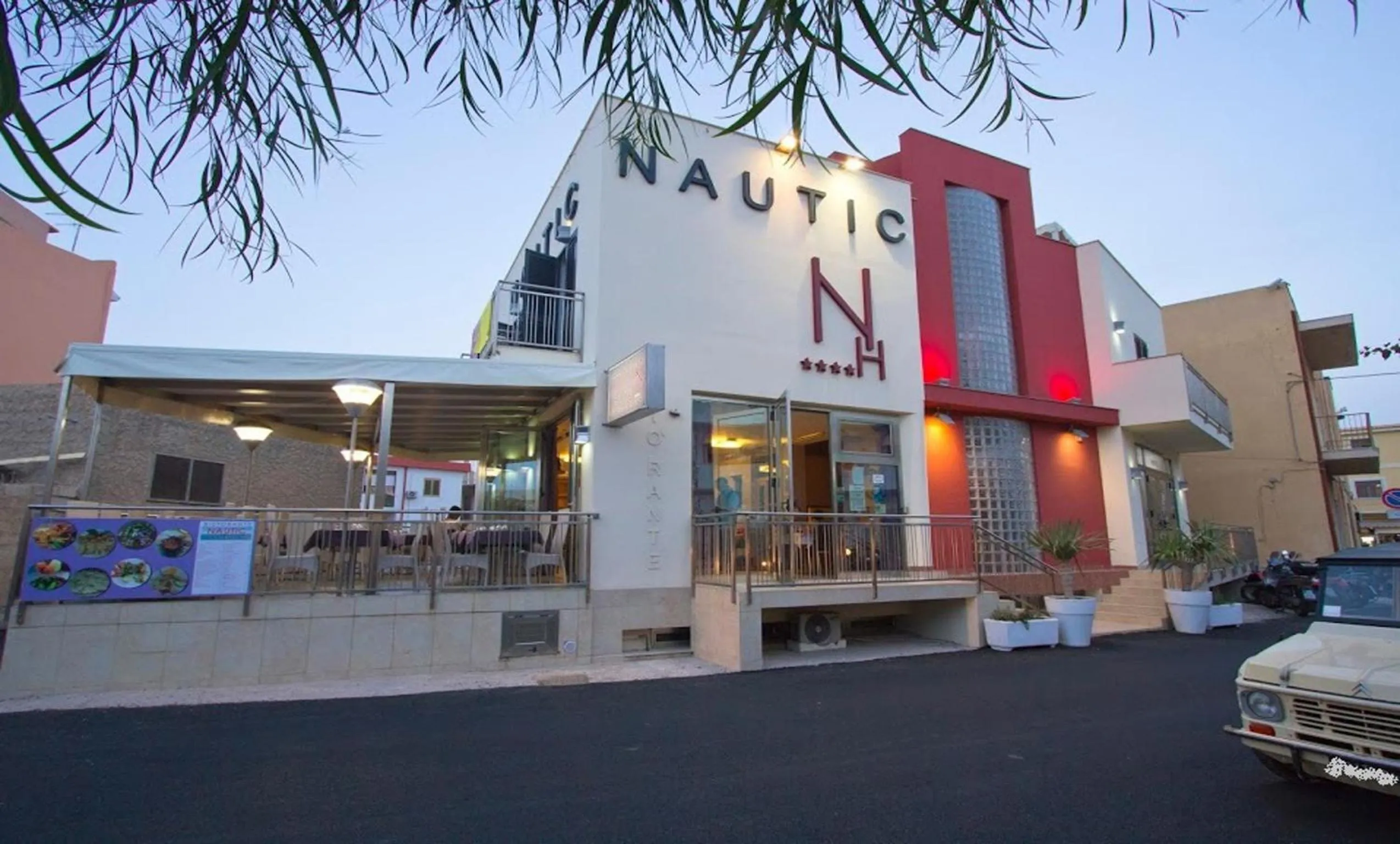 Facade/entrance in Hotel Nautic