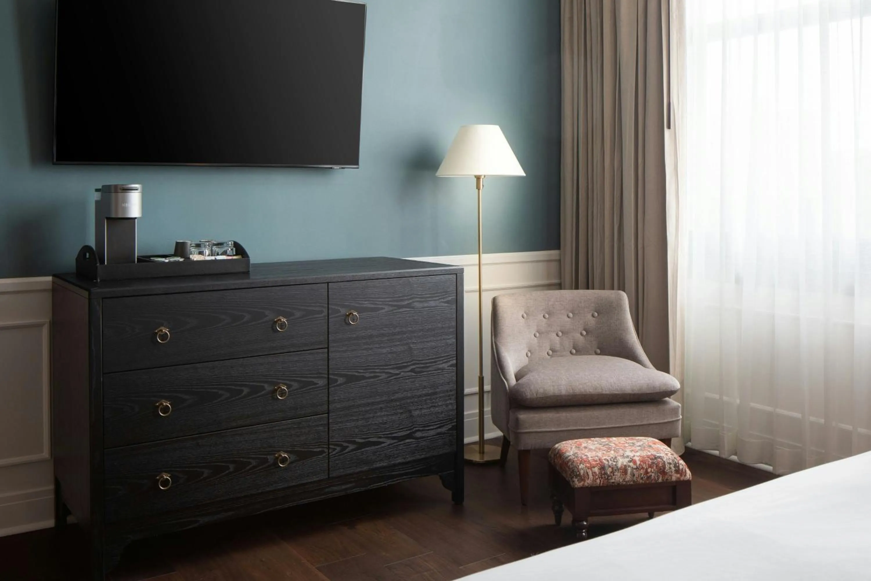 Photo of the whole room, Bed in Hotel David Whitney, Autograph Collection