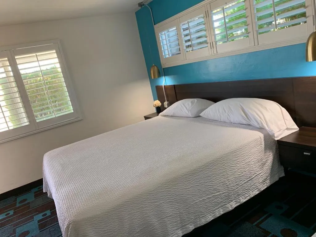 Bed in The Sands Motel