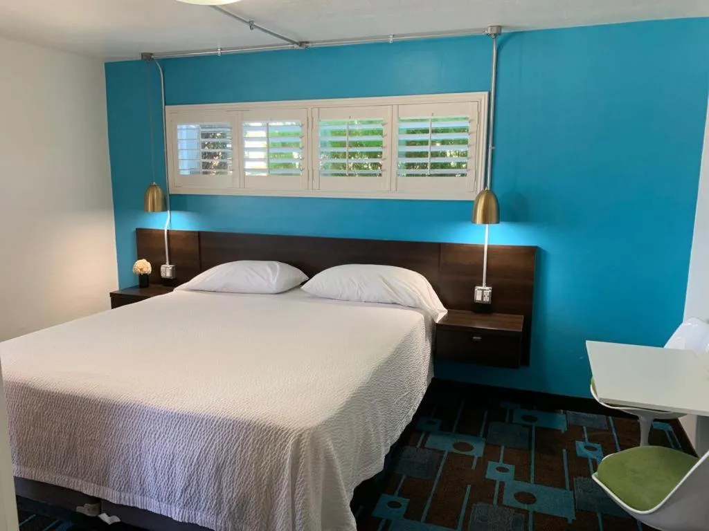 Bed in The Sands Motel