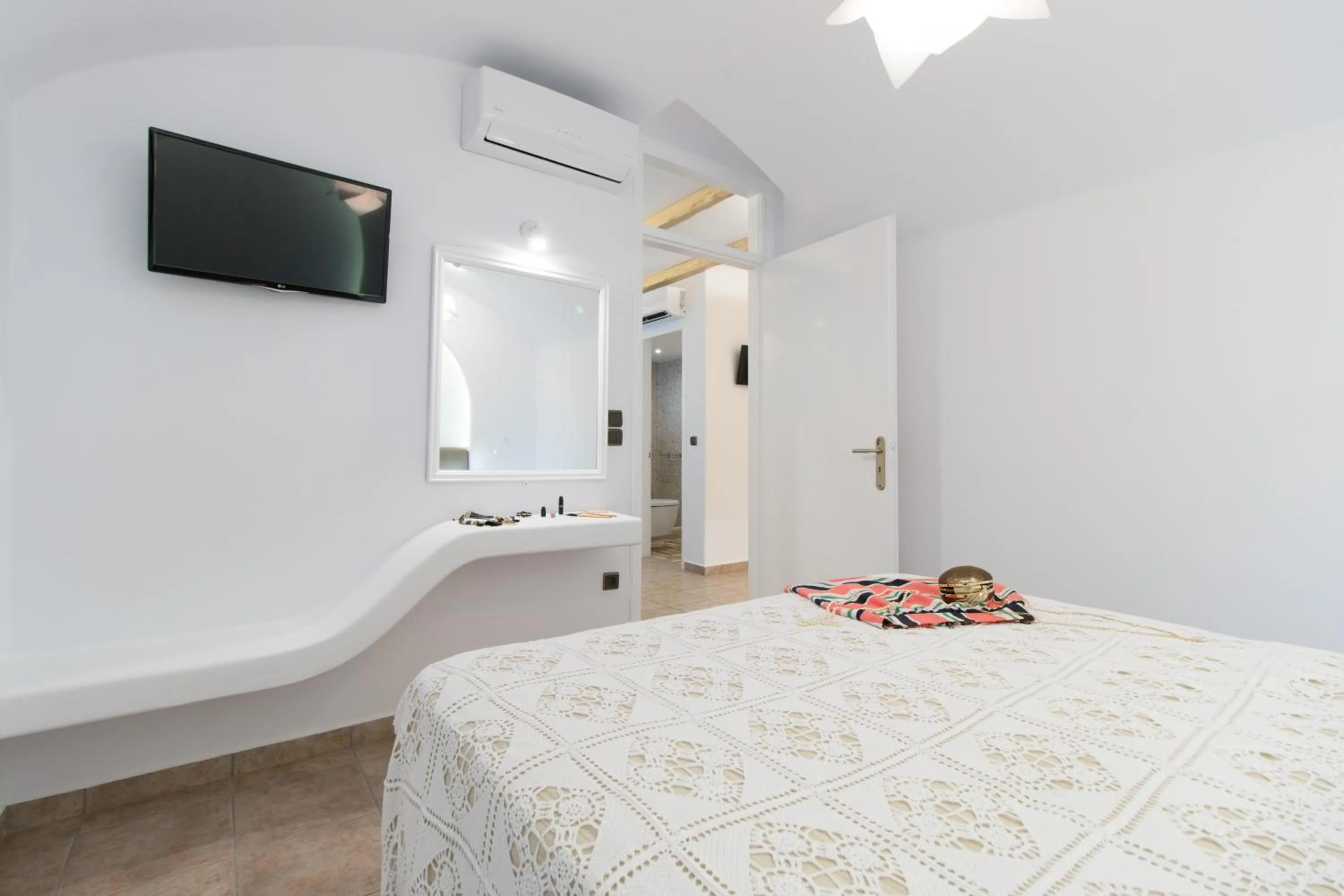 Bedroom, Bed in Spiros