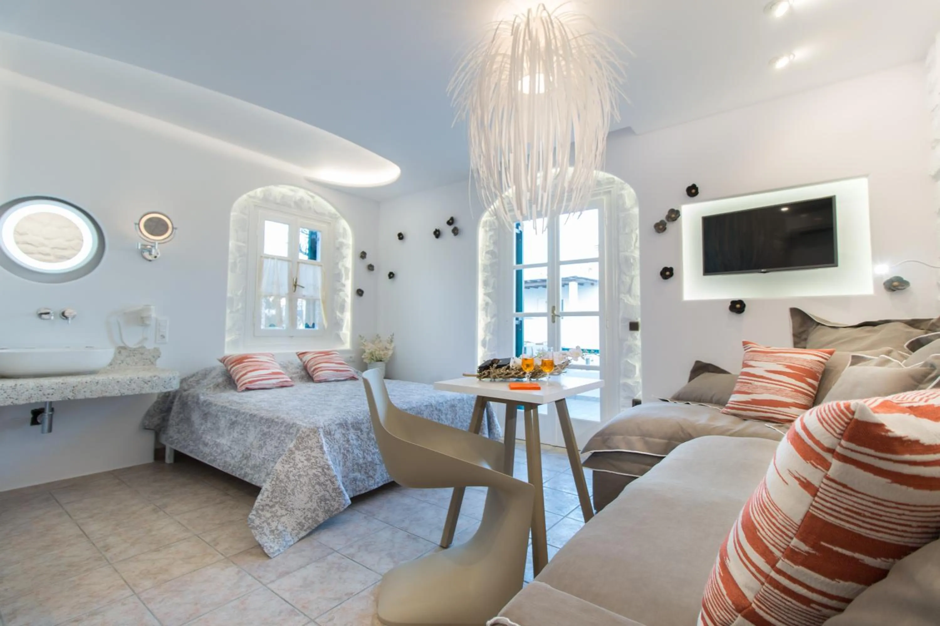 Photo of the whole room, Bed in Spiros