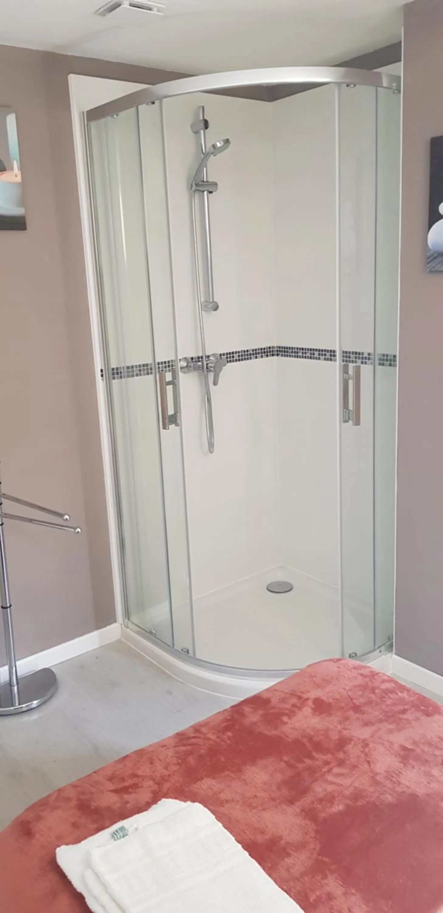 Bed in Hôtel Le Saint Patrice