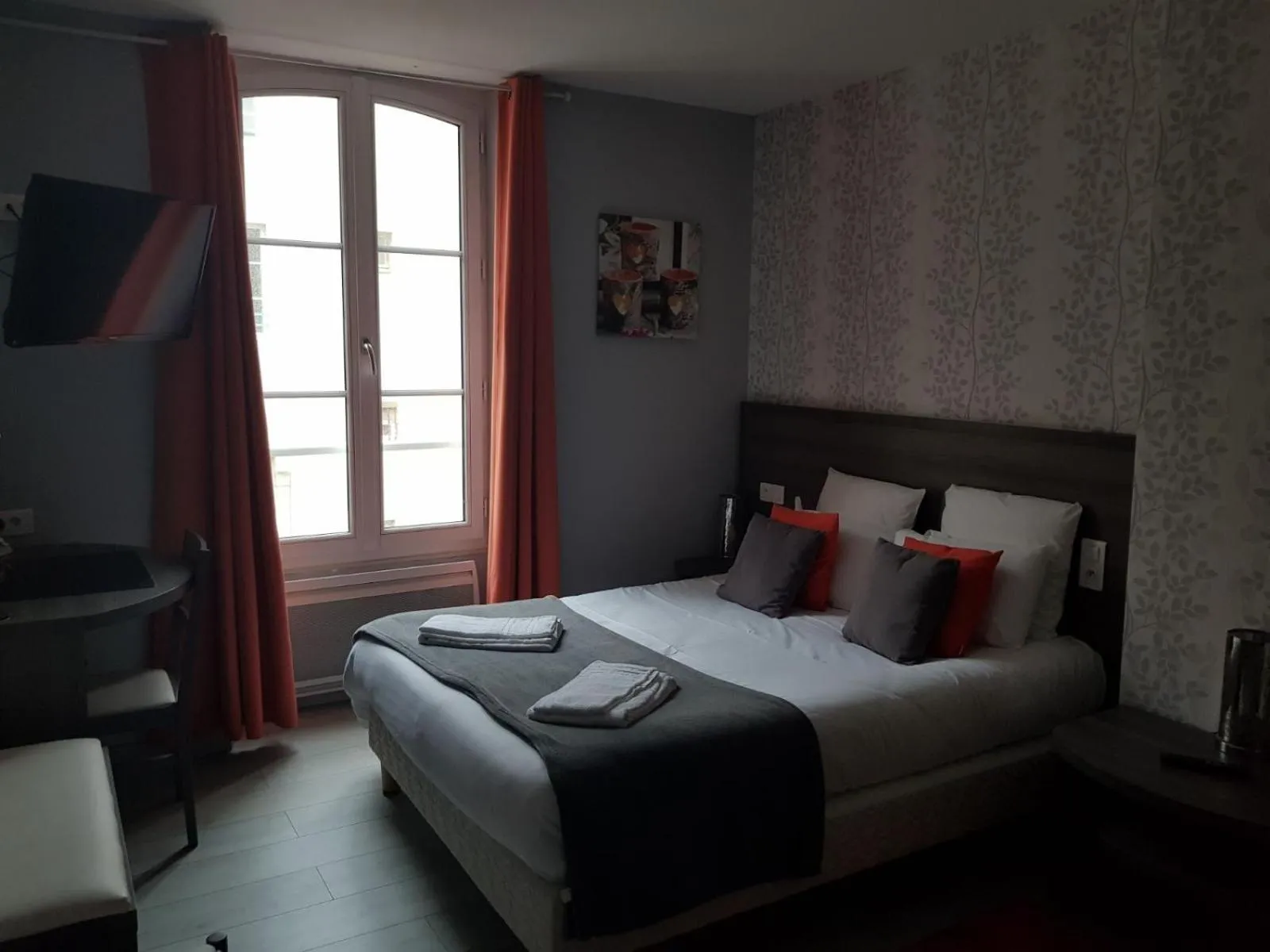 Photo of the whole room, Bed in Hôtel Le Saint Patrice