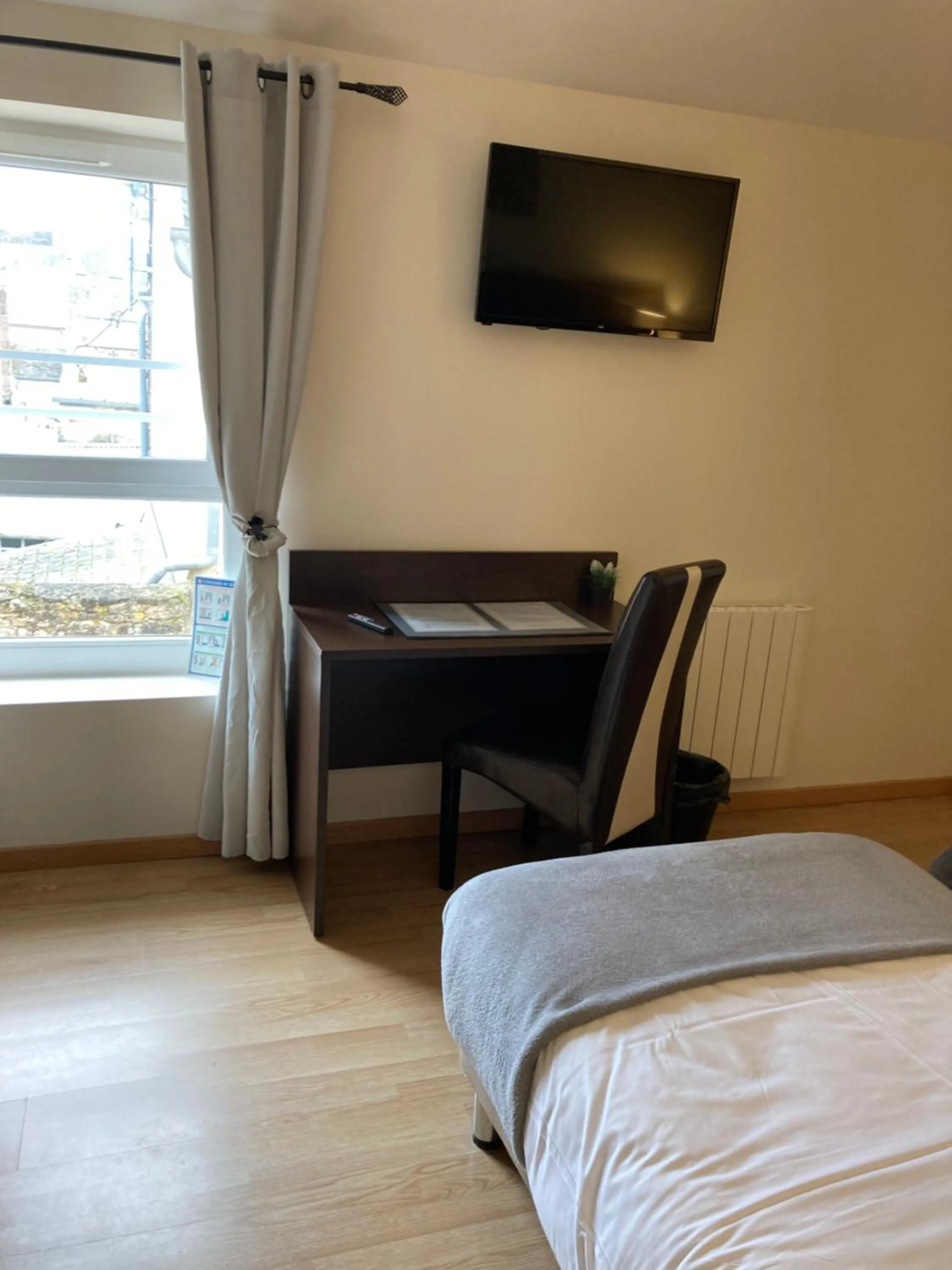 Seating area, Bed in Hôtel Le Saint Patrice