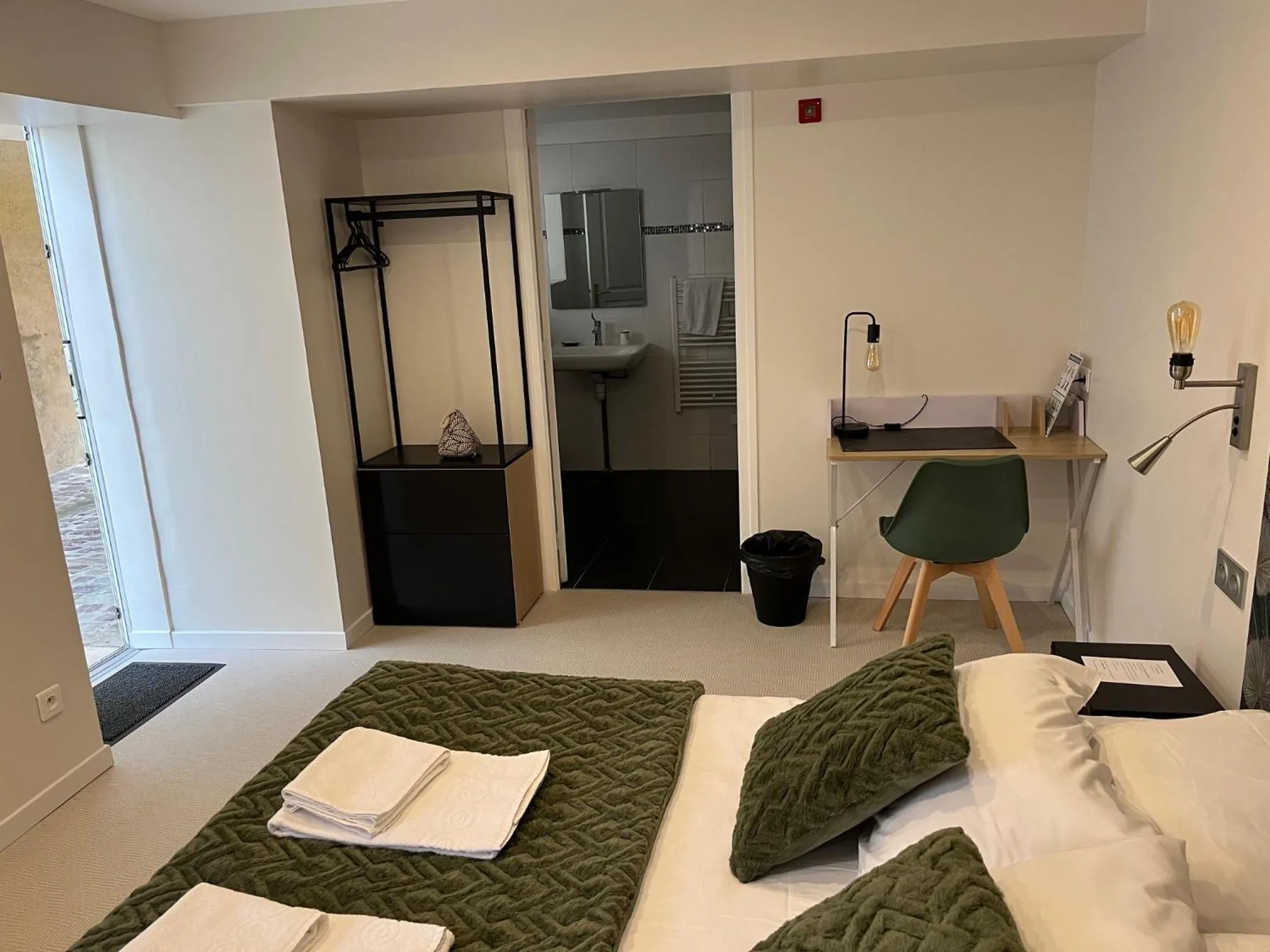 Bedroom, Bed in Hôtel Le Saint Patrice