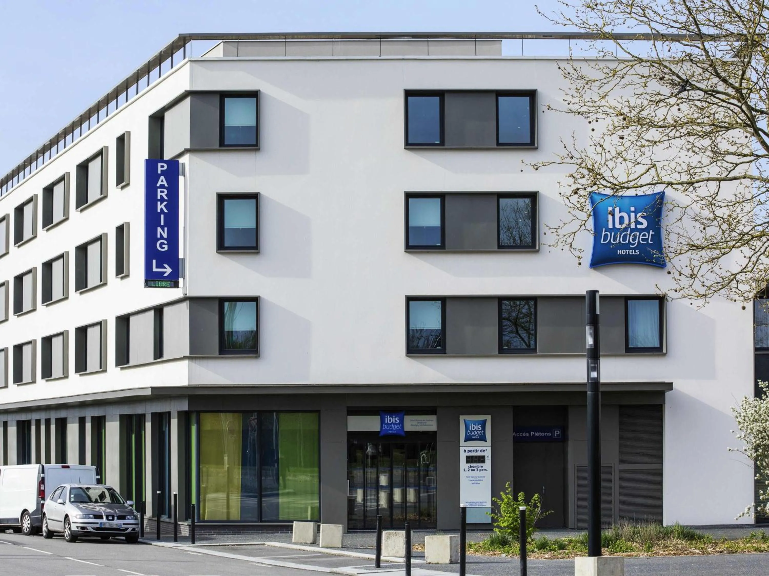 Property building in ibis budget Saint Quentin Yvelines - Vélodrome