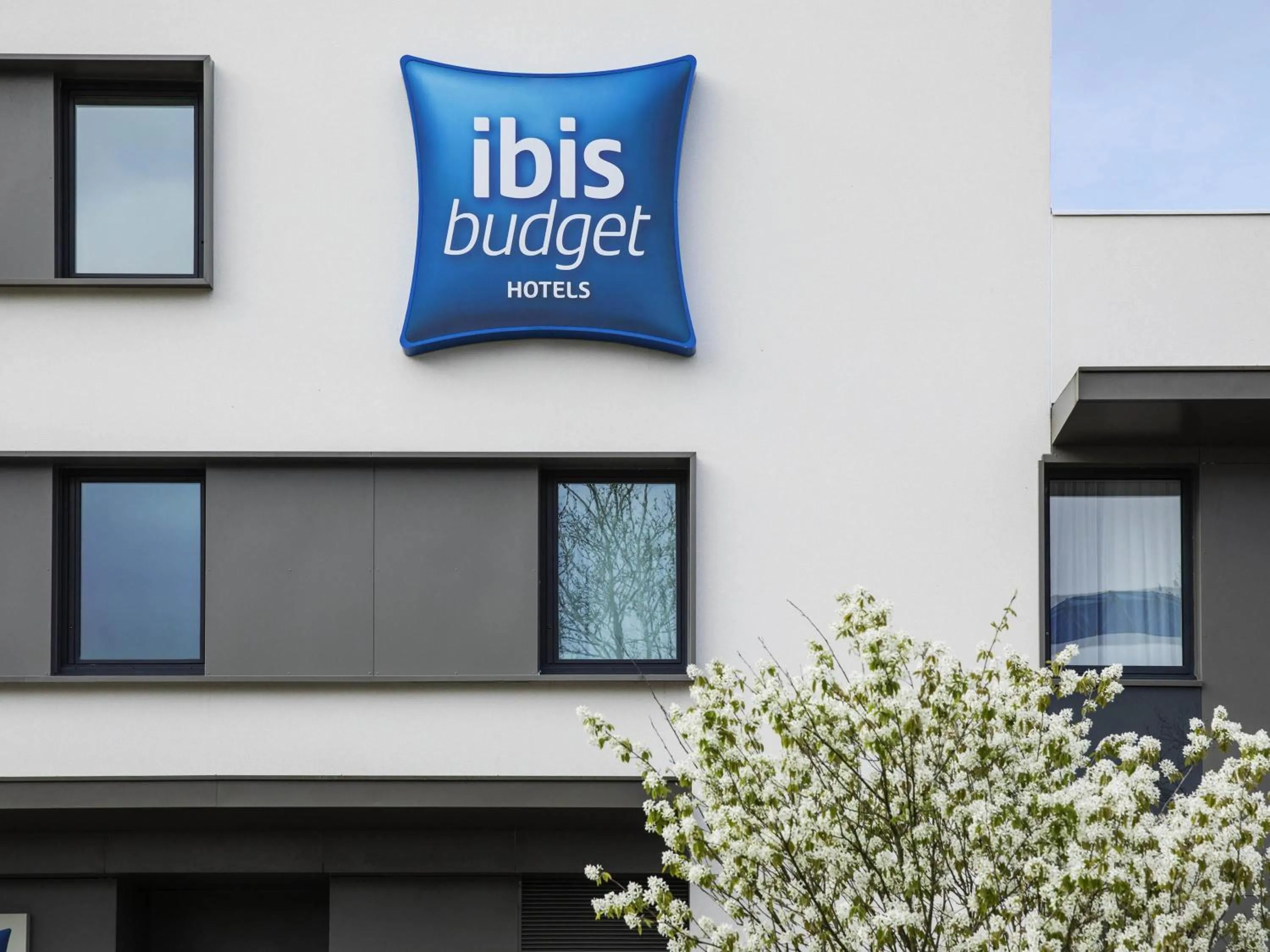 Property building in ibis budget Saint Quentin Yvelines - Vélodrome