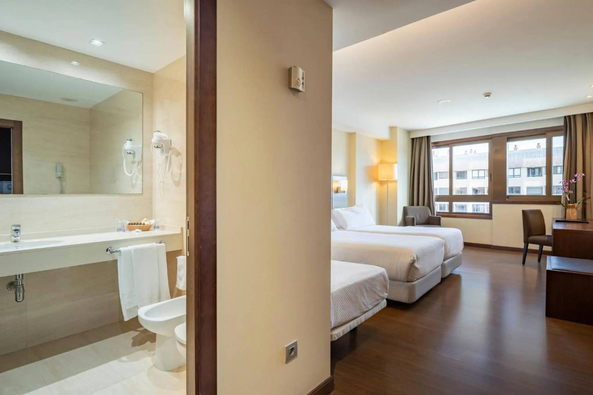 Bathroom, Bed in Hotel Coia de Vigo