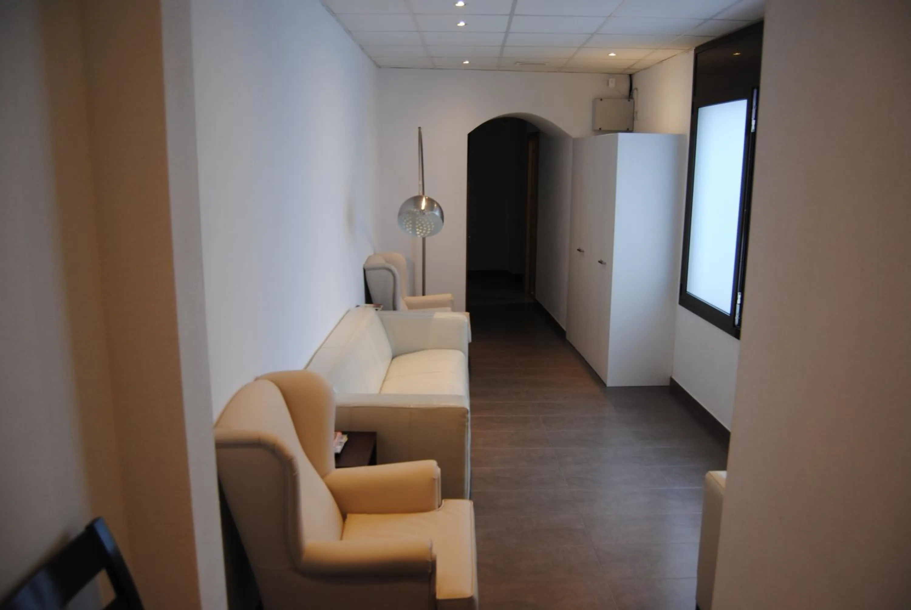 Communal lounge/ TV room in Hotel Victoria