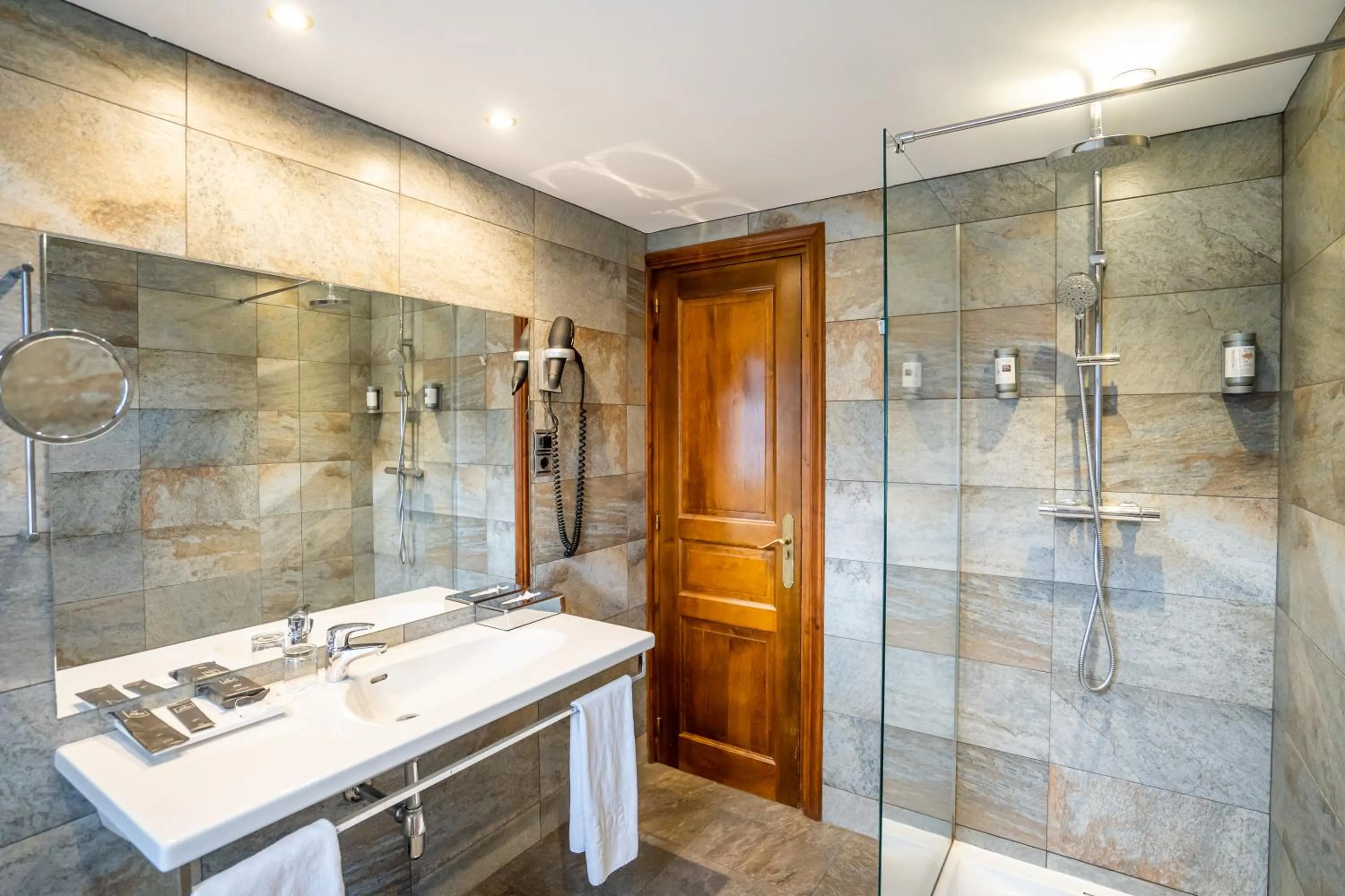 Bathroom in Abba Xalet Suites Hotel