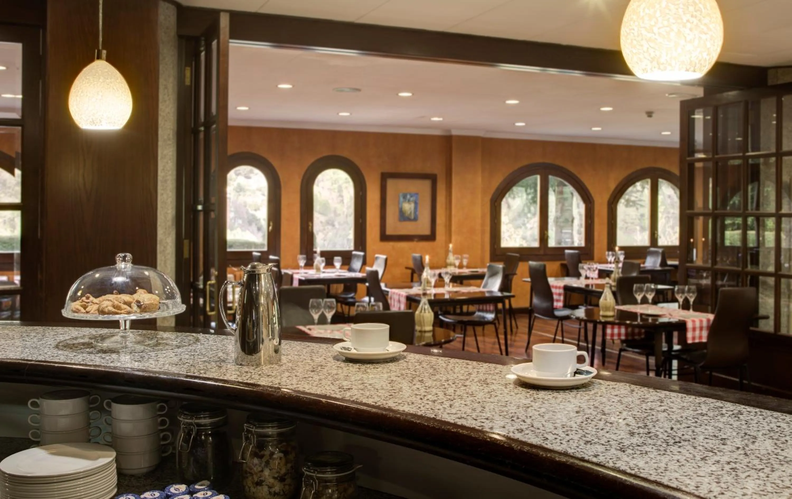 Restaurant/places to eat in Abba Xalet Suites Hotel