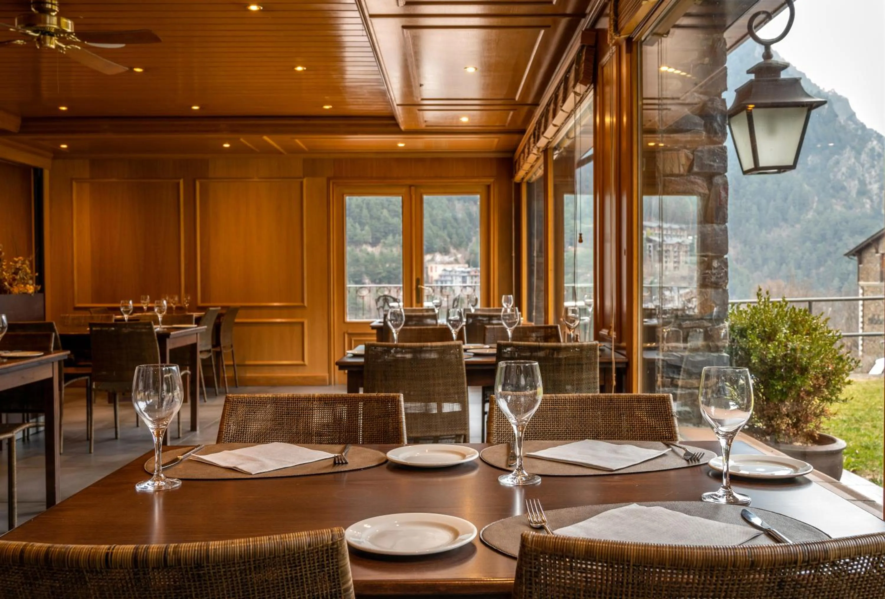 Restaurant/places to eat in Abba Xalet Suites Hotel