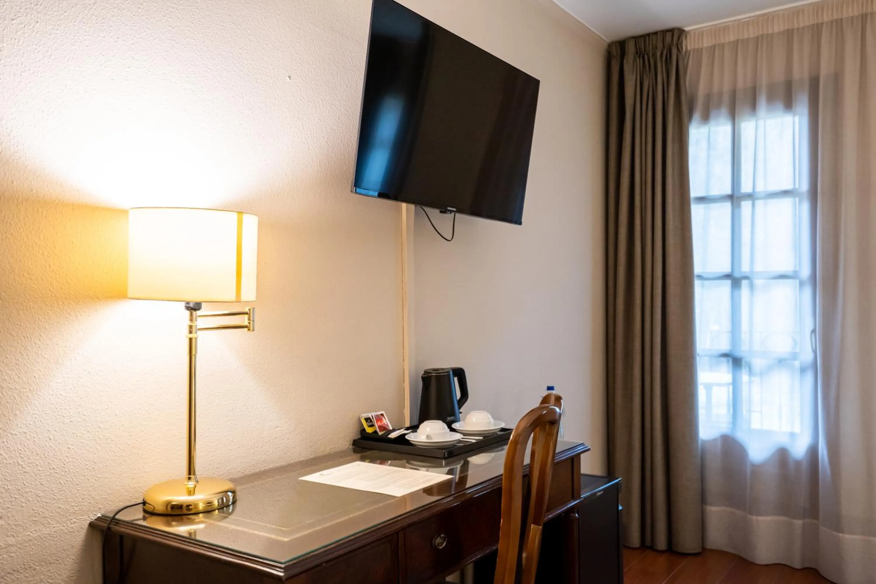 TV and multimedia in Abba Xalet Suites Hotel