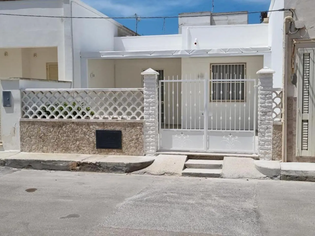 Facade/entrance in Alvaro Holiday Home