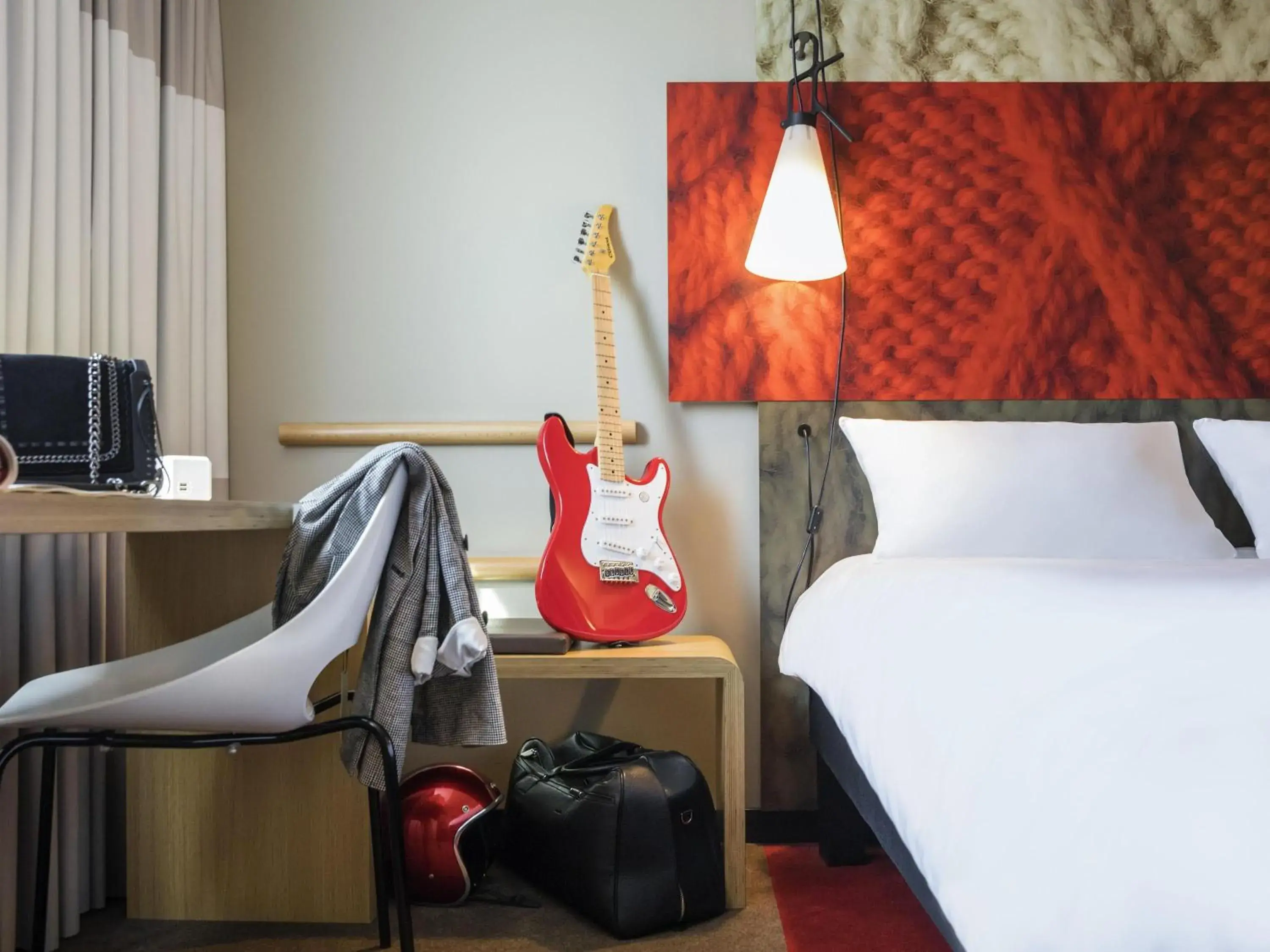 Bedroom, Bed in ibis Saint Quentin en Yvelines - Vélodrome Bedroom, Bed in ibis Saint Quentin en Yvelines - Vélodrome