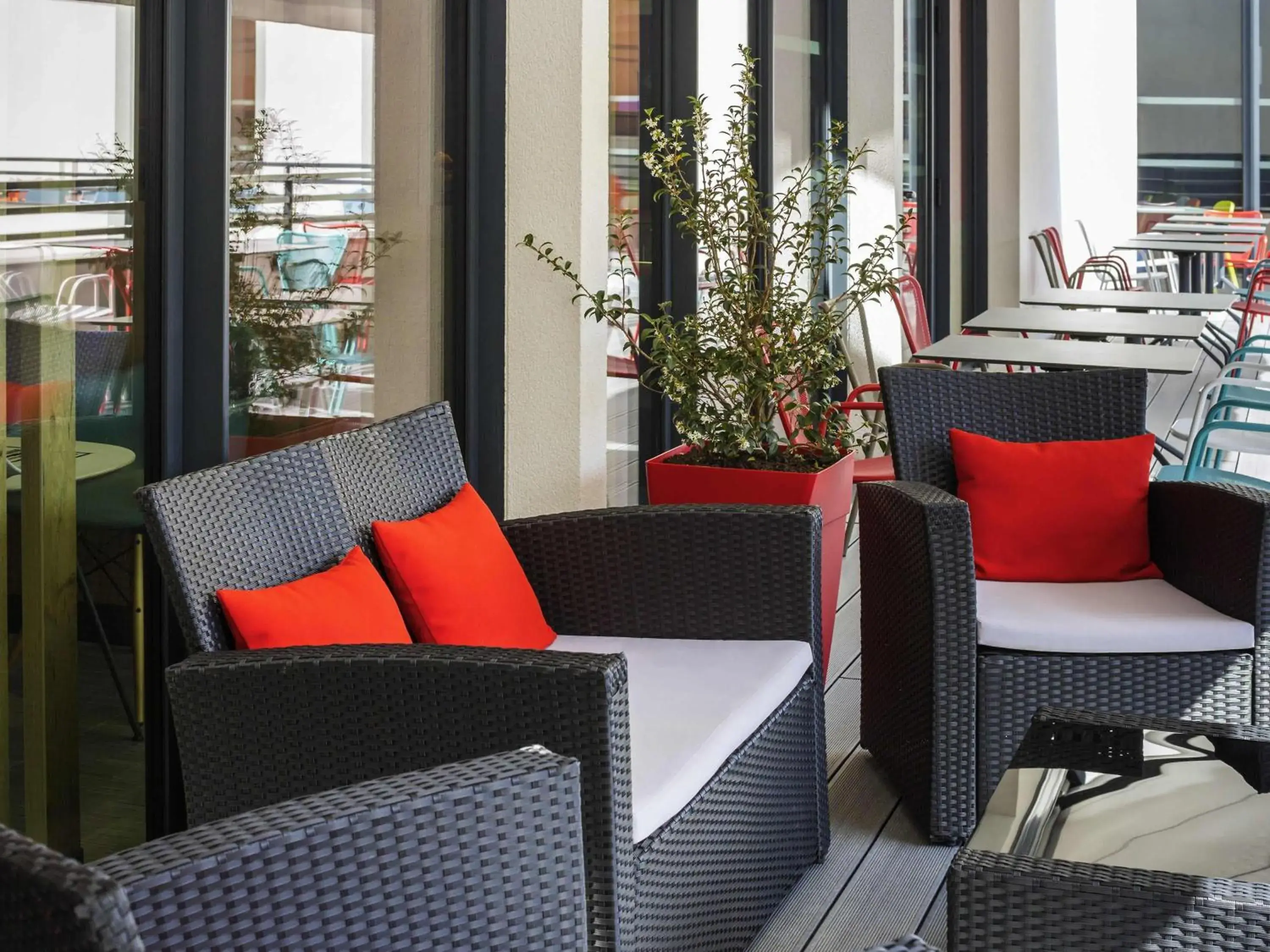 Lounge or bar in ibis Saint Quentin en Yvelines - Vélodrome Lounge or bar in ibis Saint Quentin en Yvelines - Vélodrome