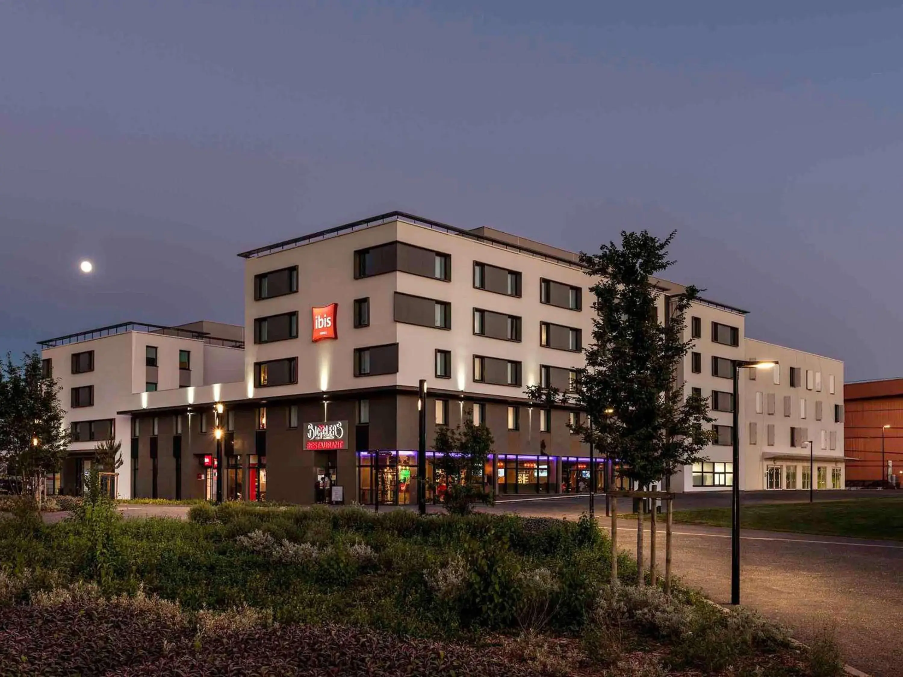 Property building in ibis Saint Quentin en Yvelines - Vélodrome Property building in ibis Saint Quentin en Yvelines - Vélodrome