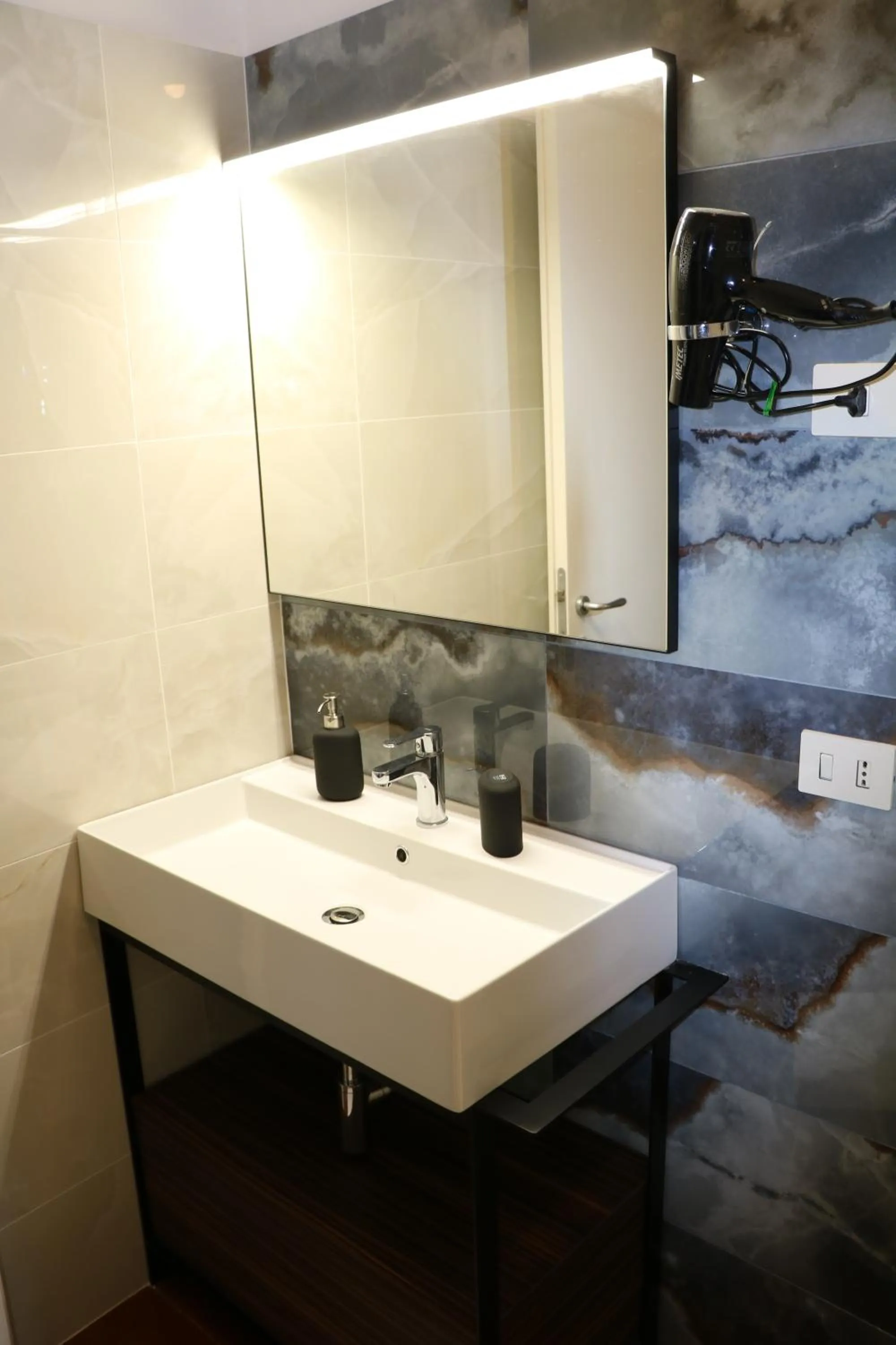 Bathroom in L'elefante