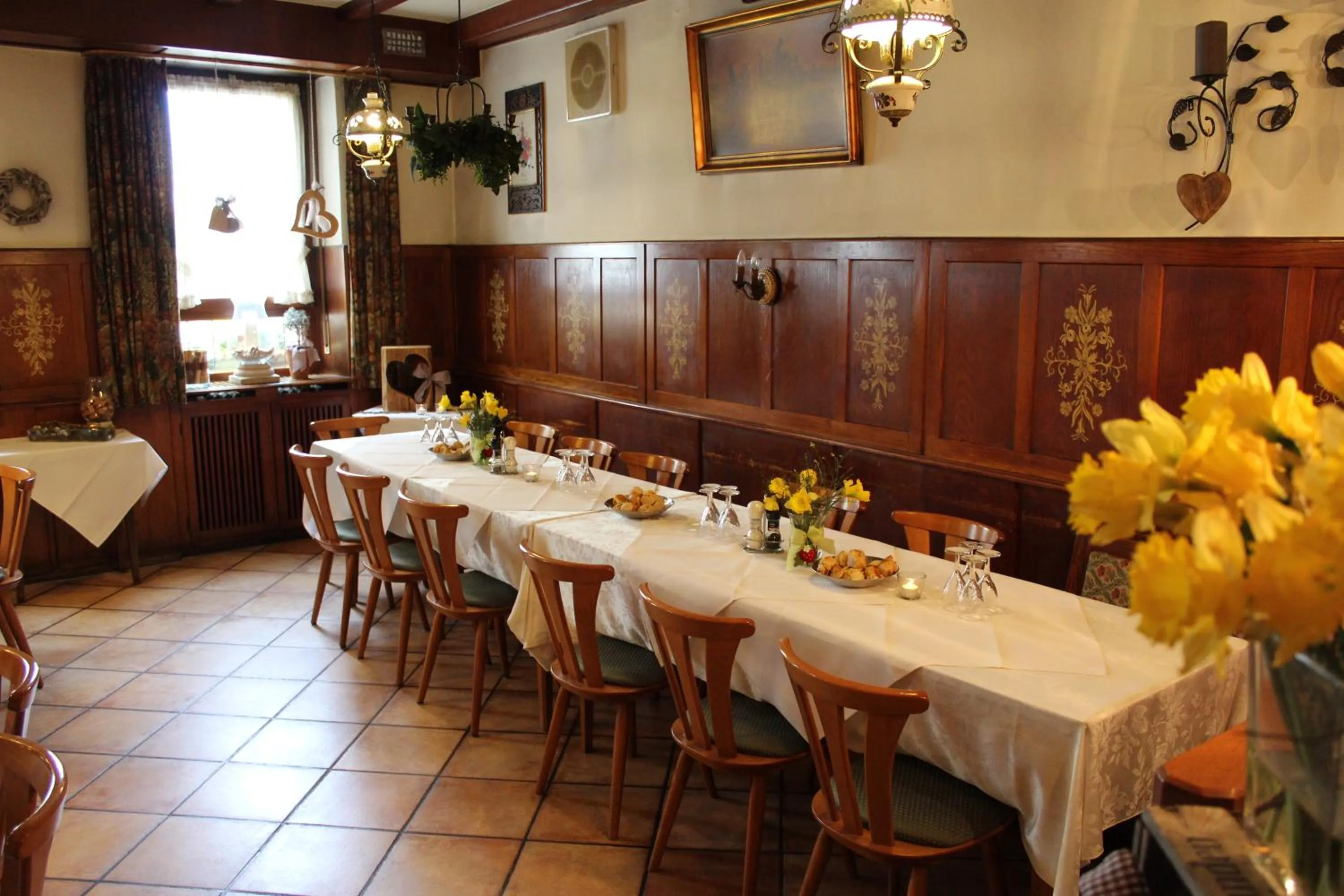 Restaurant/places to eat in Gasthof und Pension zum Löwen