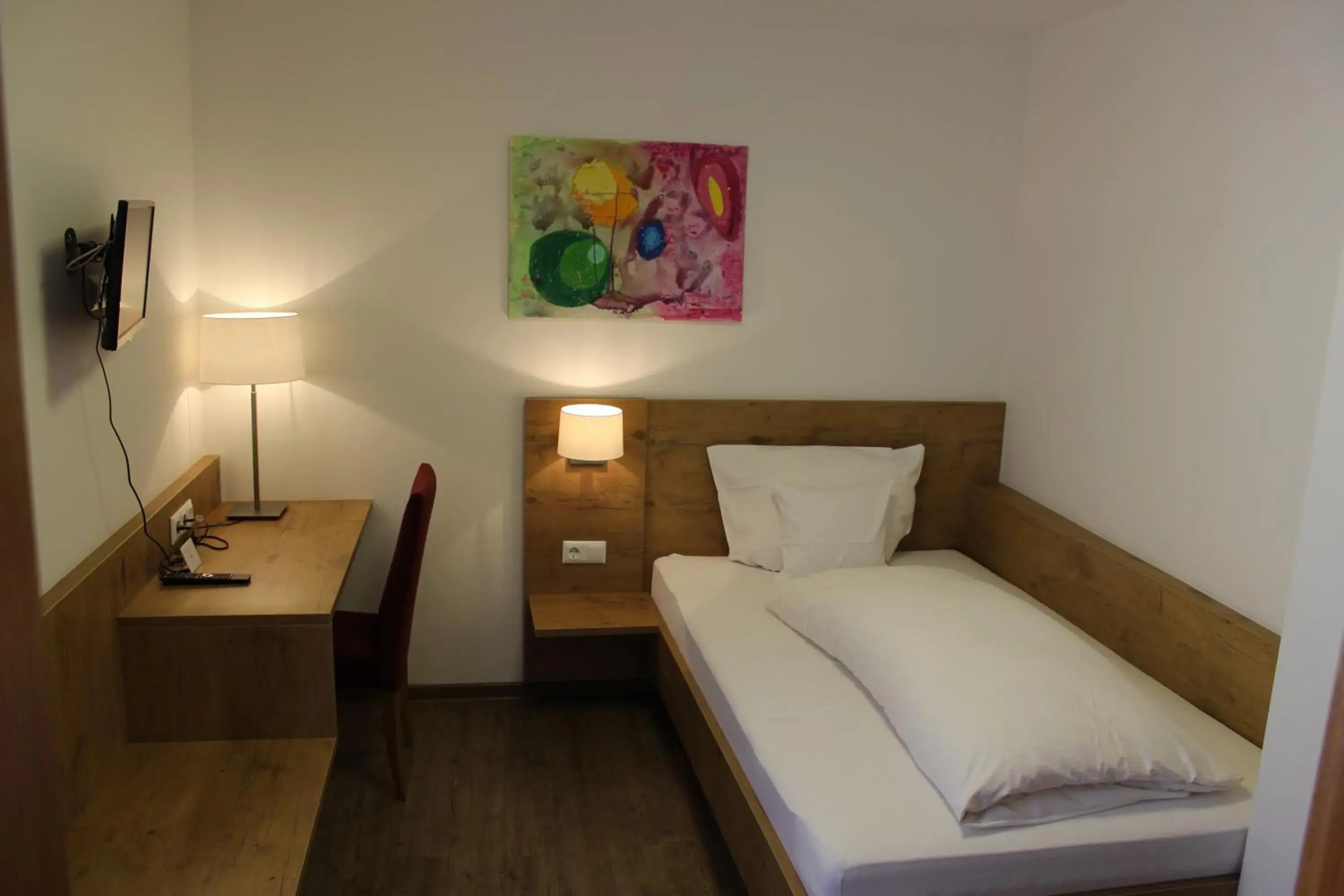 Budget Single Room - single occupancy in Gasthof und Pension zum Löwen Budget Single Room - single occupancy in Gasthof und Pension zum Löwen