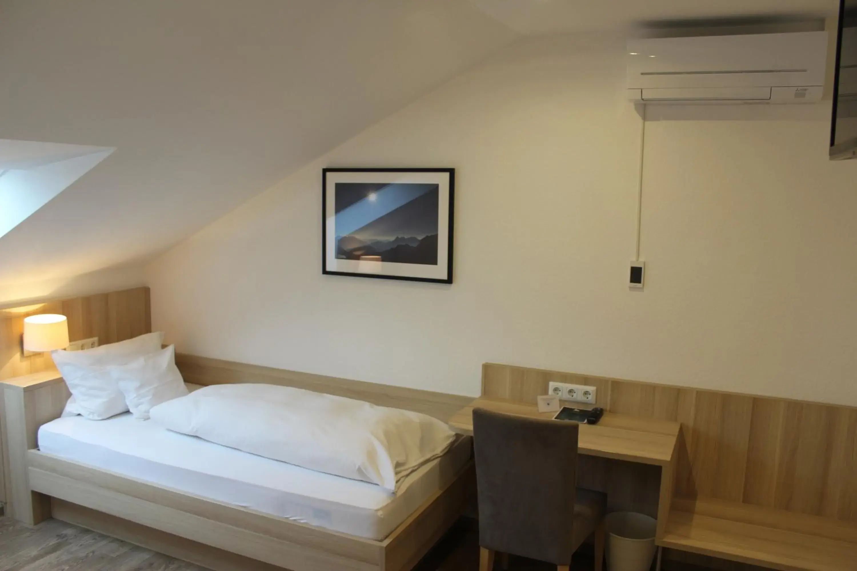 Business Room with twin beds - single occupancy in Gasthof und Pension zum Löwen Business Room with twin beds - single occupancy in Gasthof und Pension zum Löwen