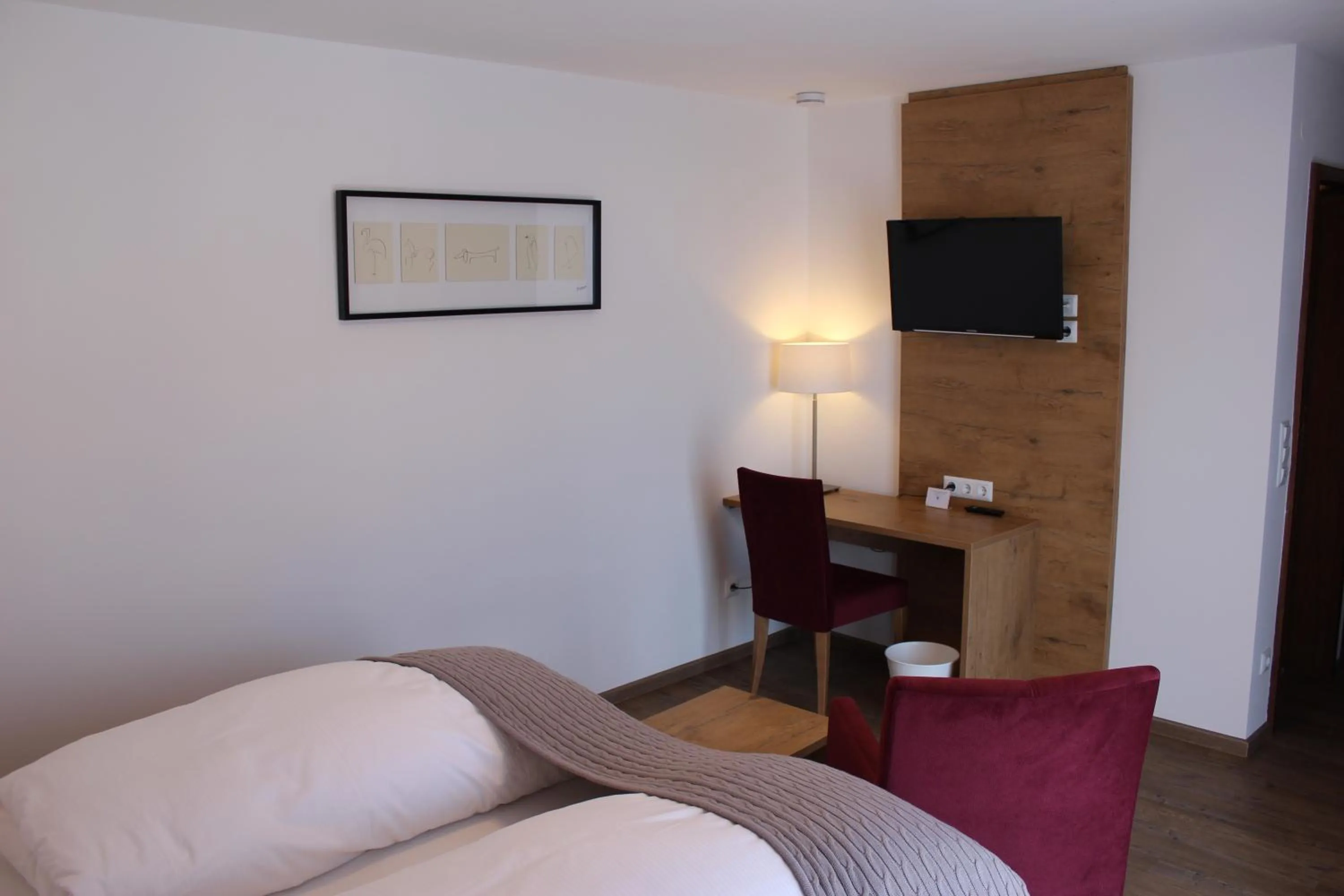 Photo of the whole room, Bed in Gasthof und Pension zum Löwen