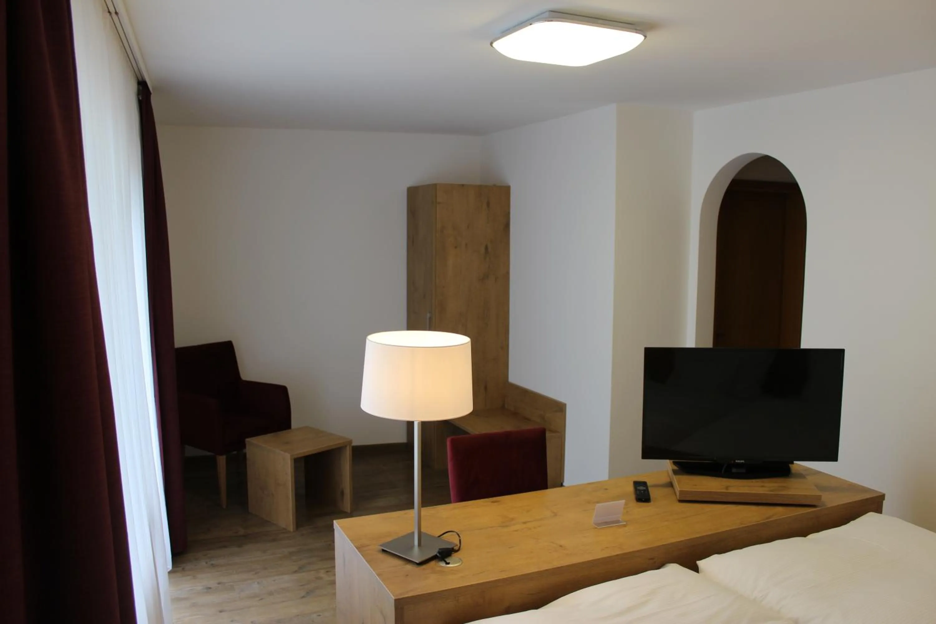 Photo of the whole room, Bed in Gasthof und Pension zum Löwen