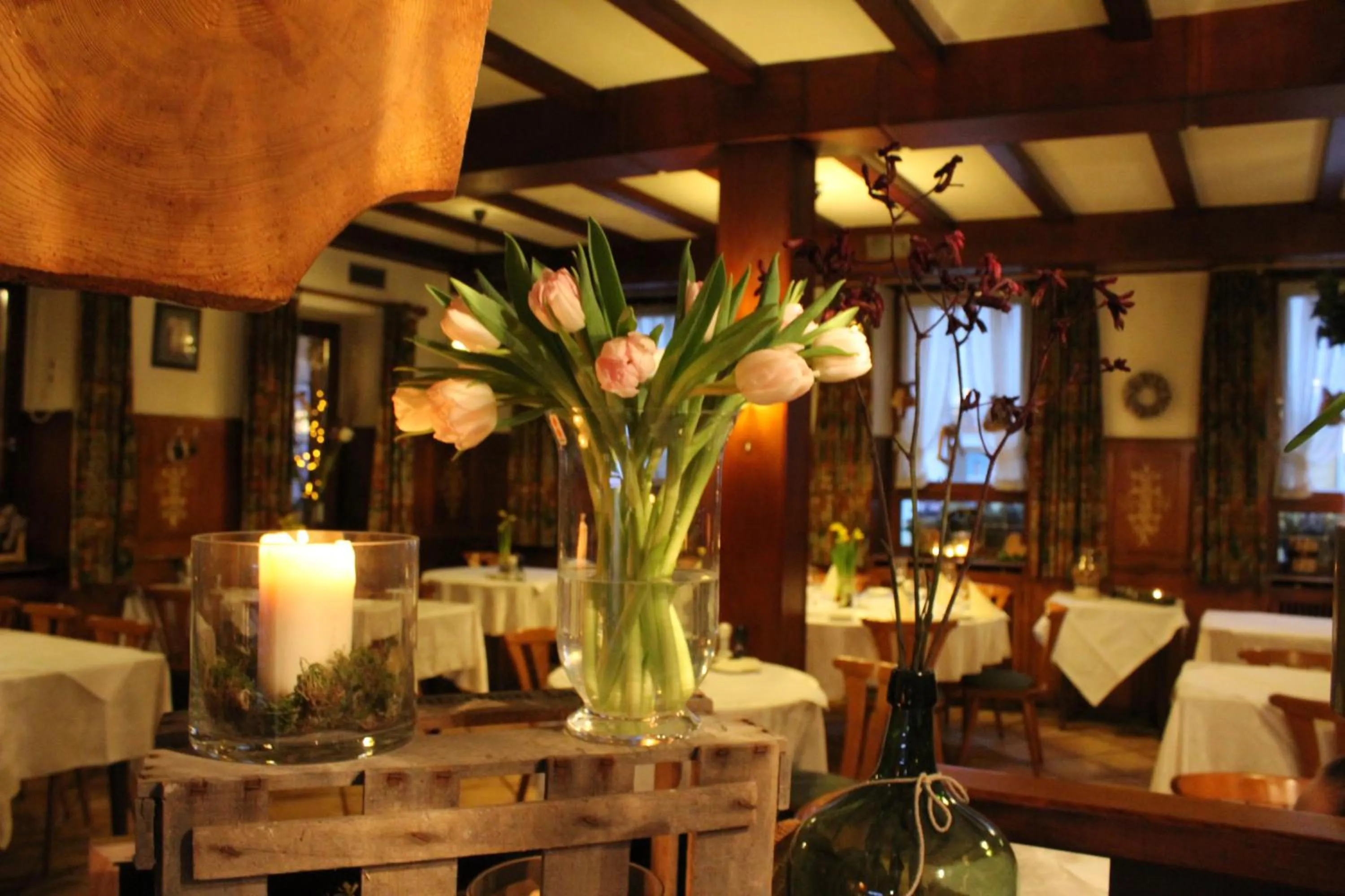 Restaurant/places to eat in Gasthof und Pension zum Löwen