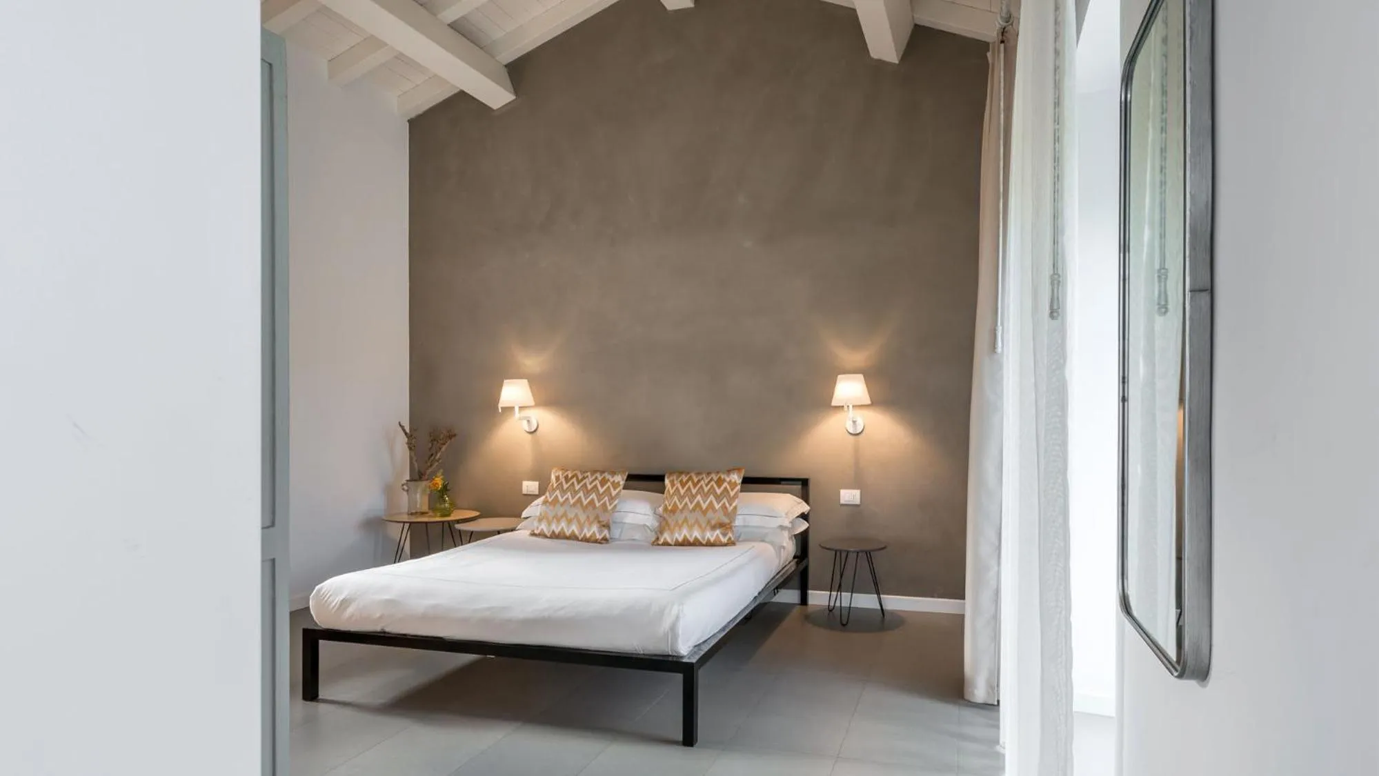 Bed in Talè Restaurant & Suite