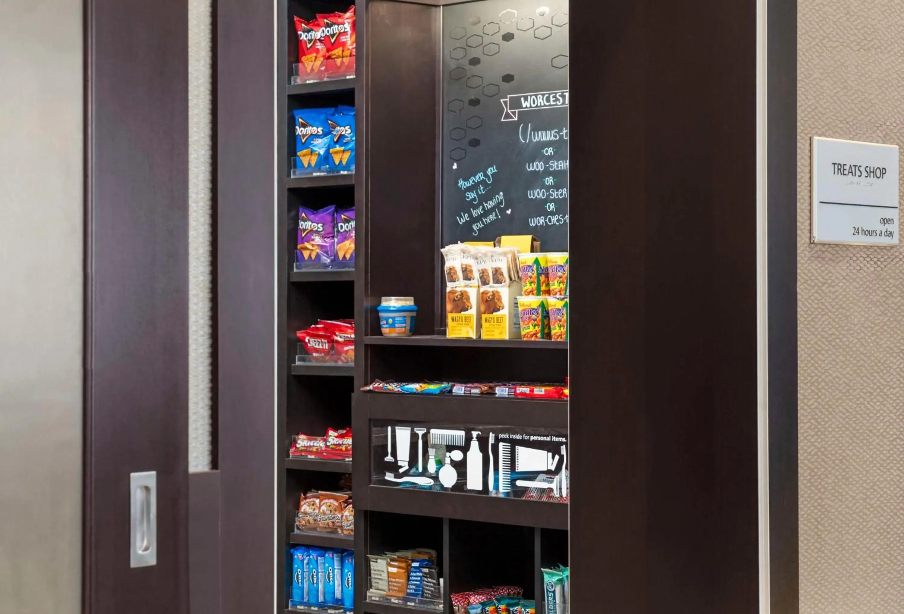 Restaurant/places to eat in Hampton Inn & Suites-Worcester, MA Restaurant/places to eat in Hampton Inn & Suites-Worcester, MA