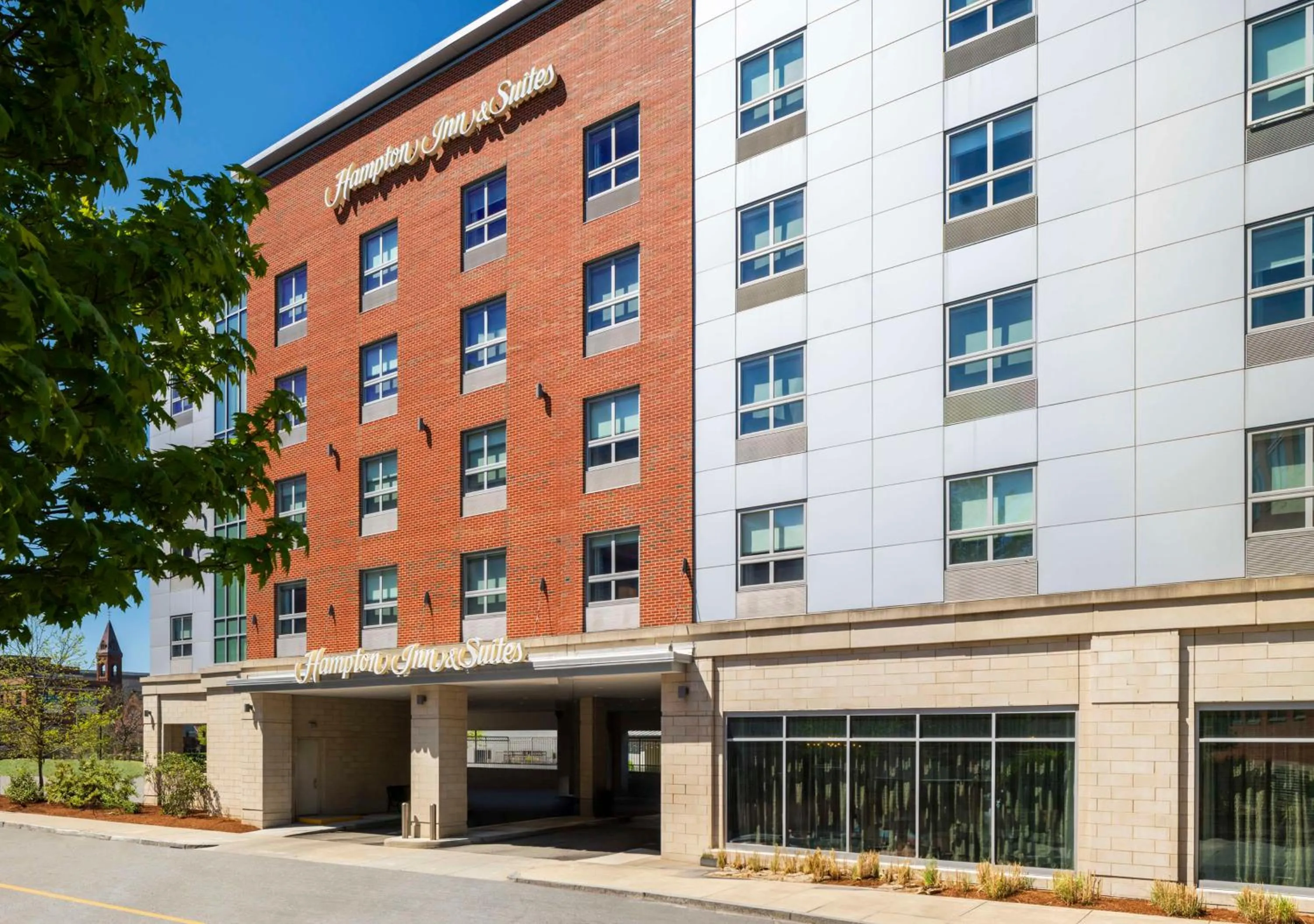 Property building in Hampton Inn & Suites-Worcester, MA
