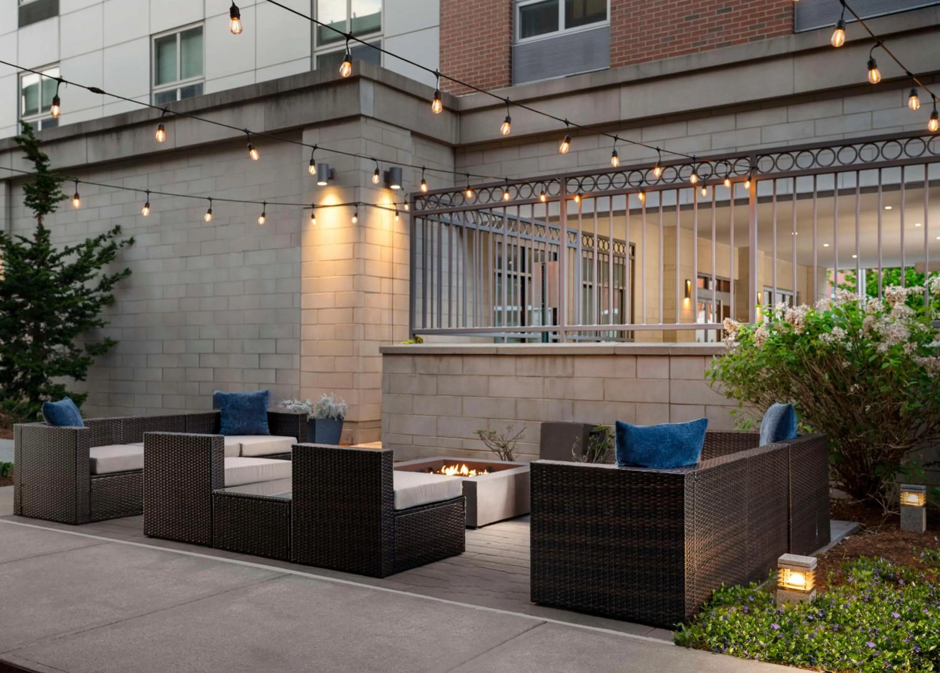 Patio in Hampton Inn & Suites-Worcester, MA