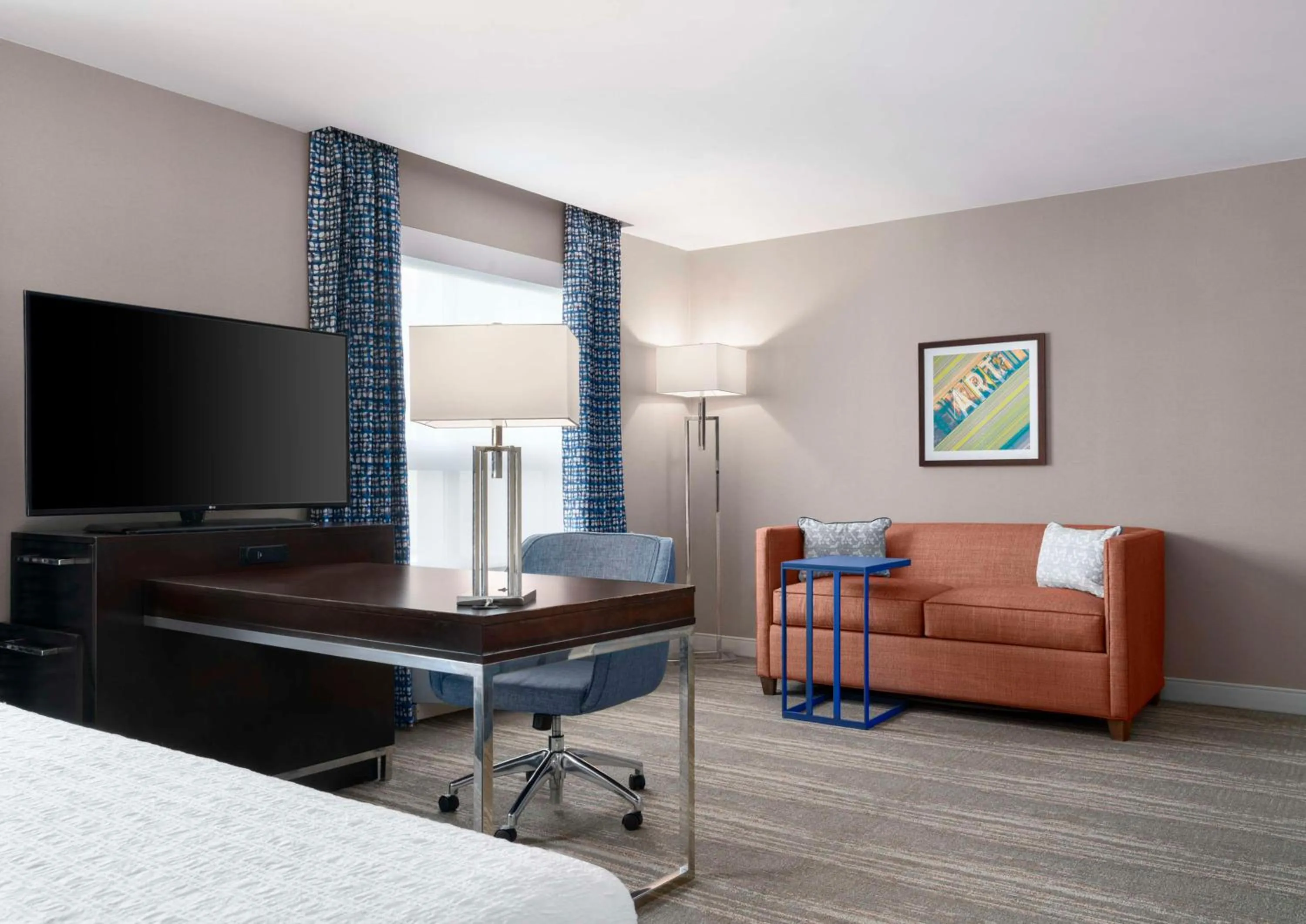 Bedroom, Bed in Hampton Inn & Suites-Worcester, MA