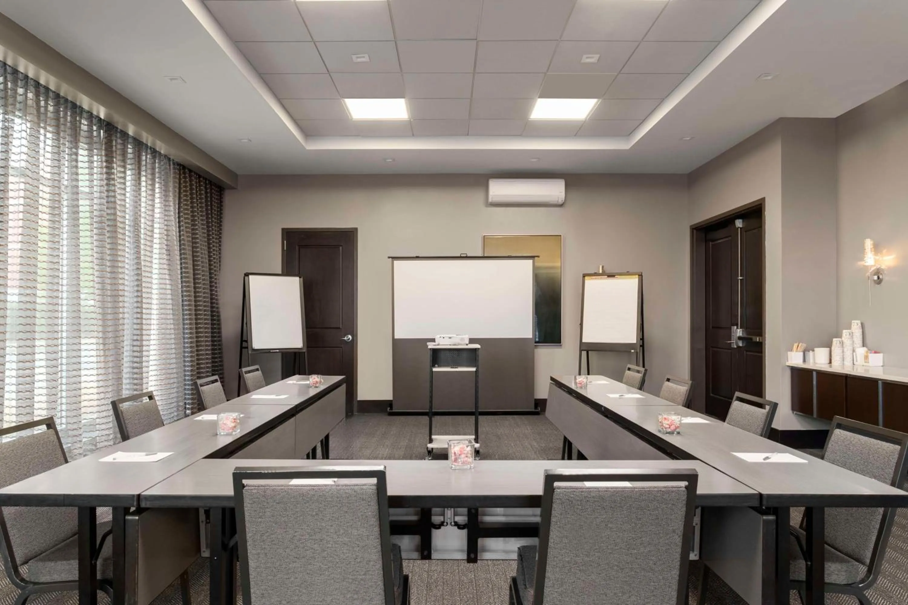 Meeting/conference room in Hampton Inn & Suites-Worcester, MA
