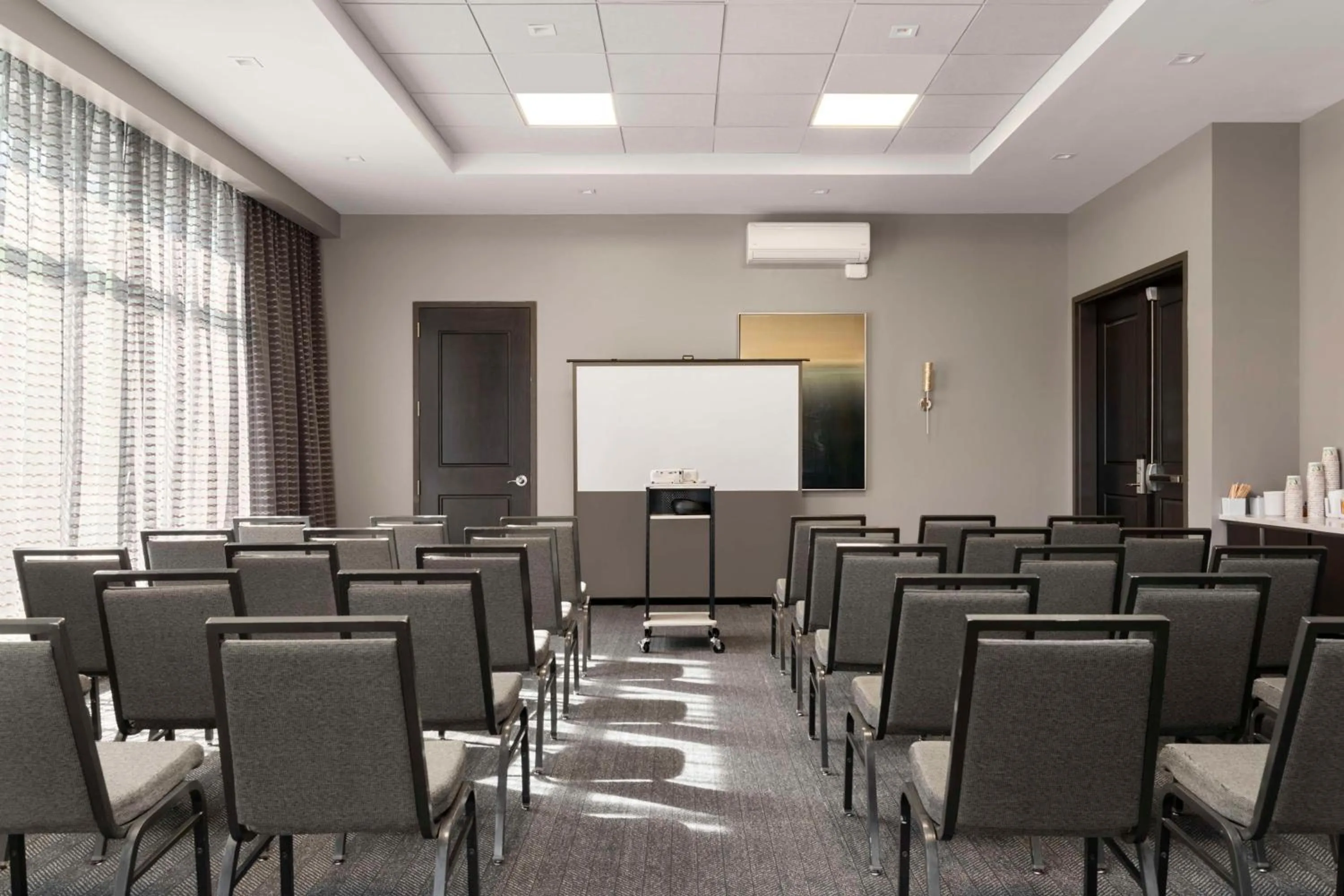 Meeting/conference room in Hampton Inn & Suites-Worcester, MA